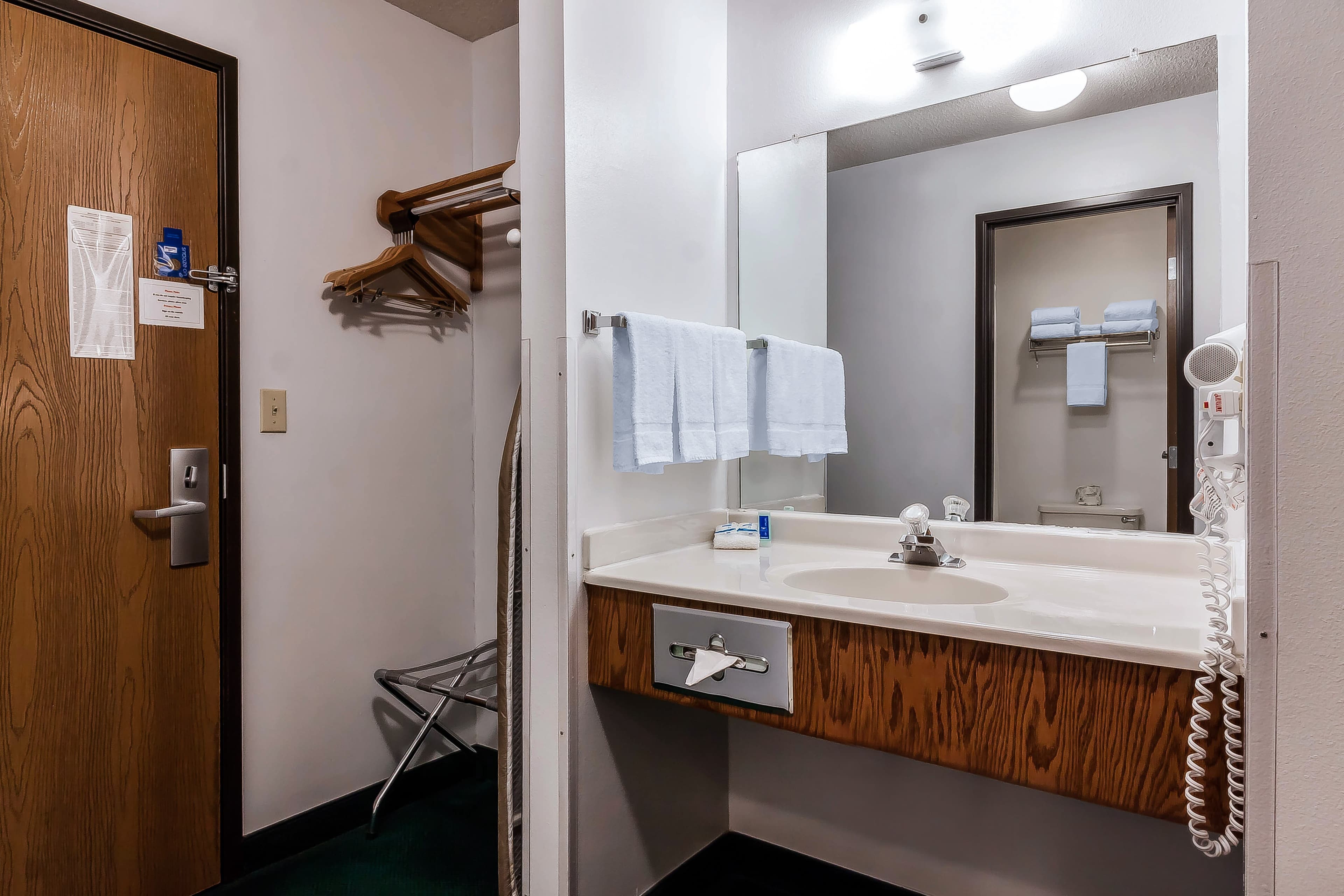 Rodeway Inn Holdrege — 20