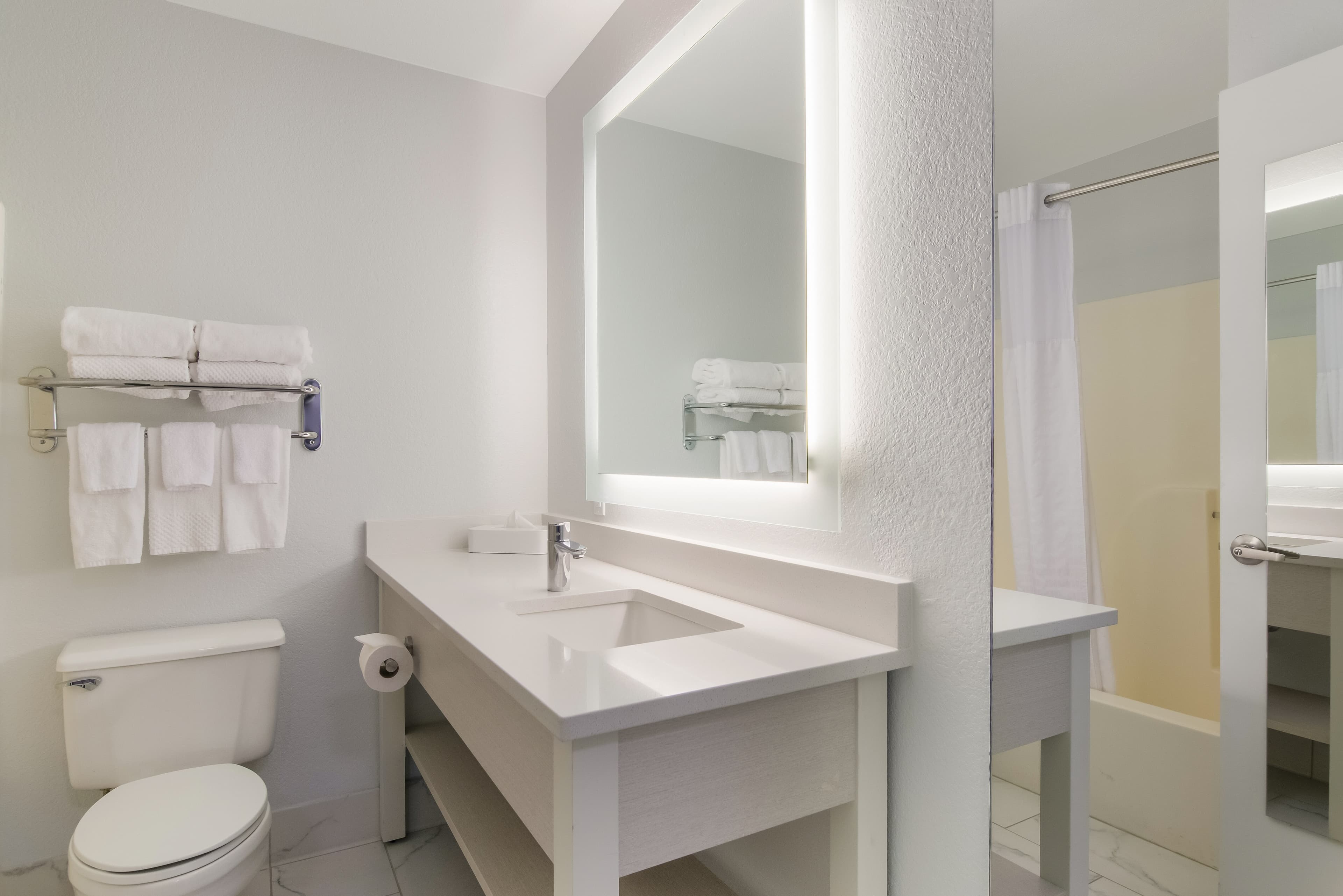 MainStay Suites Omaha Old Mill - Image 5