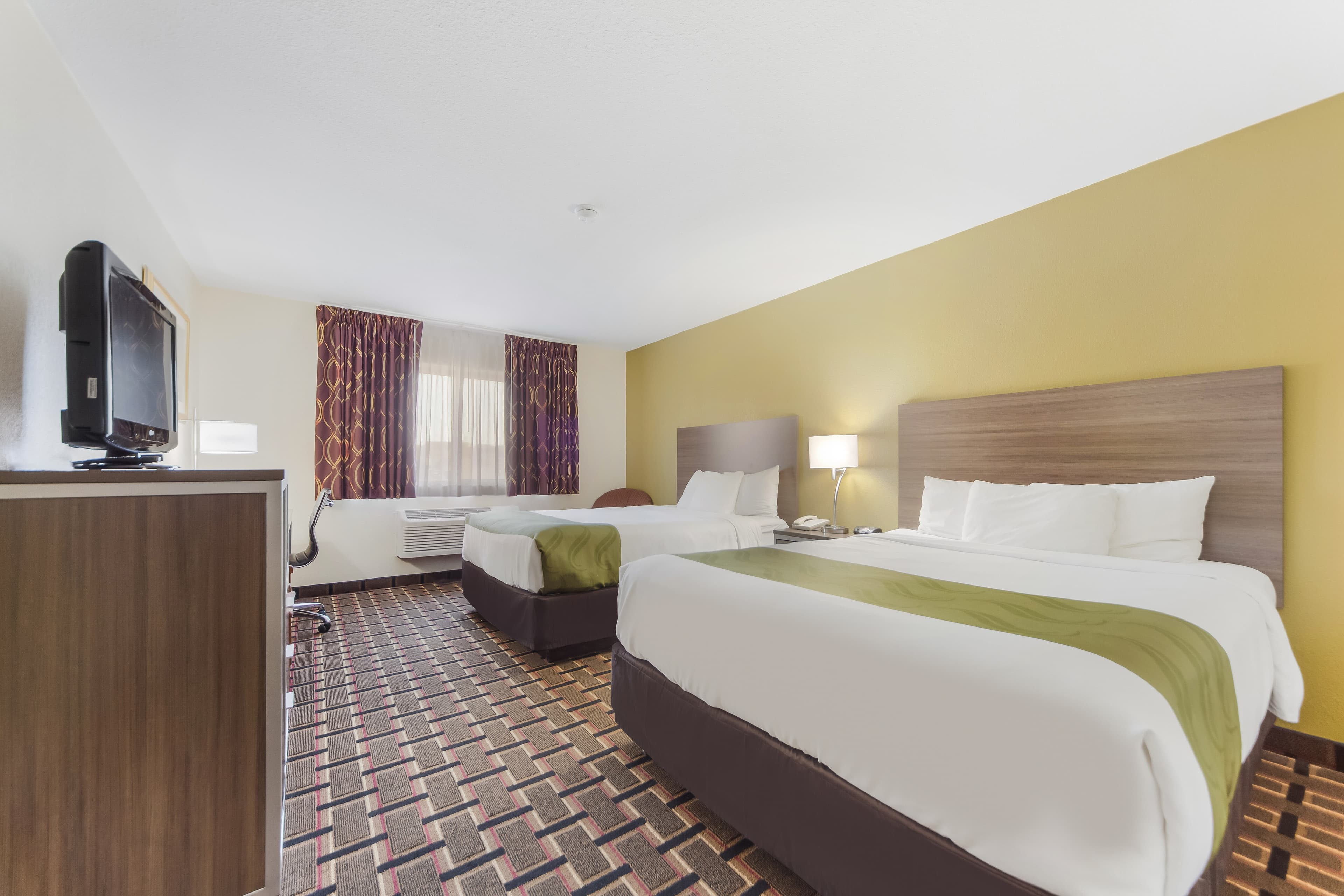 Quality Inn Lincoln Cornhusker - Image 5