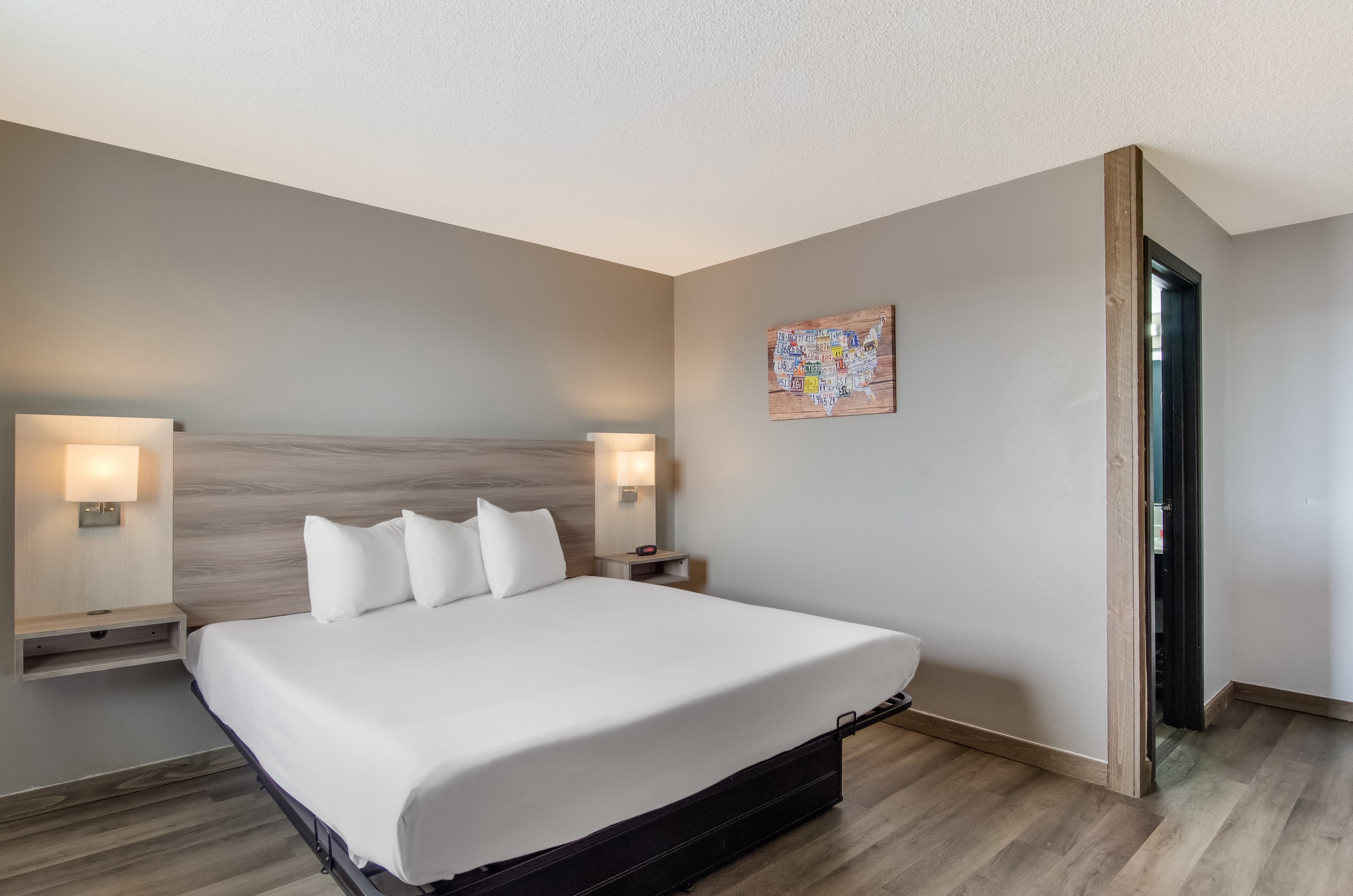 Econo Lodge Scottsbluff - Image 3