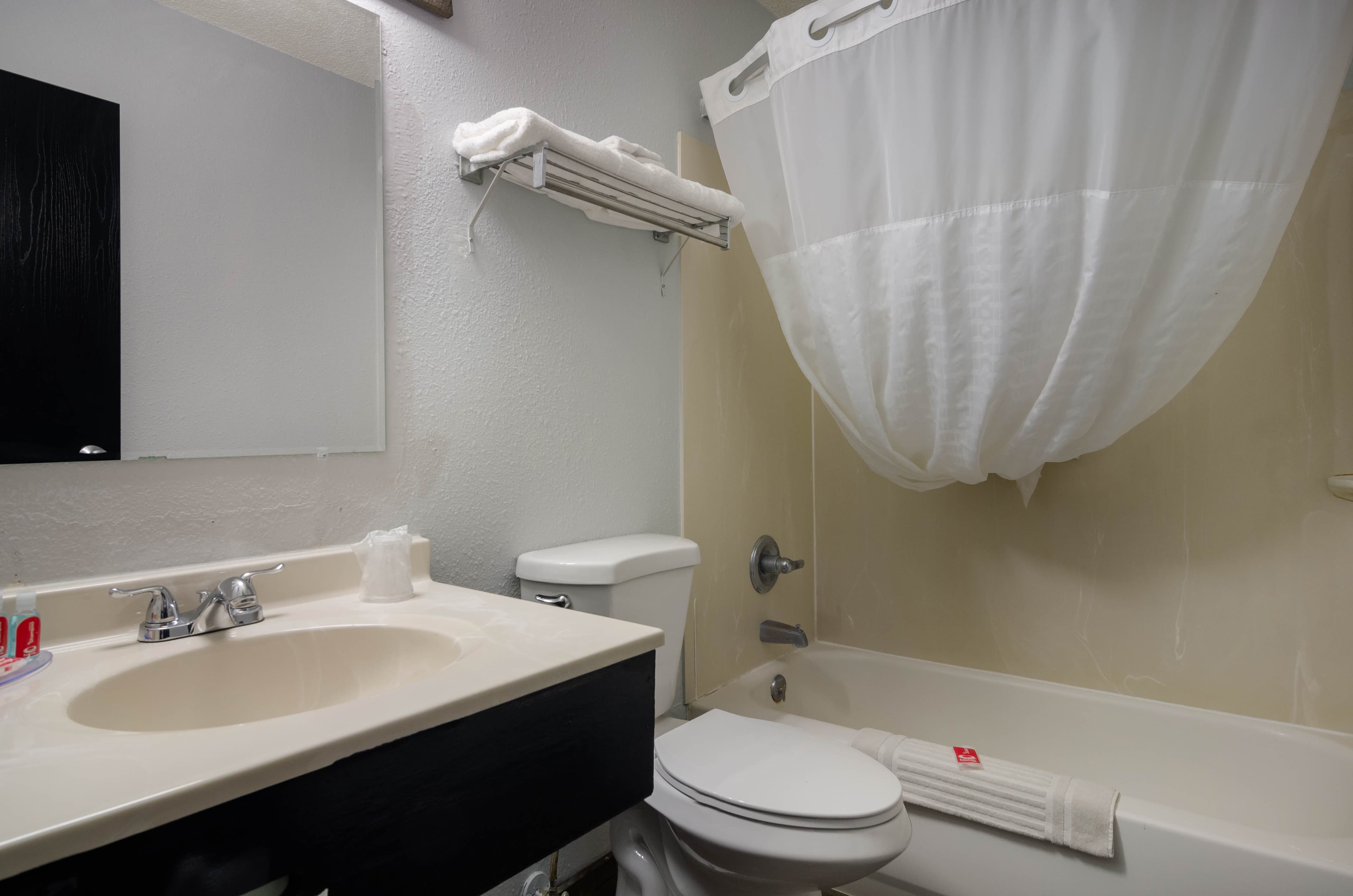 Econo Lodge Scottsbluff - Image 5