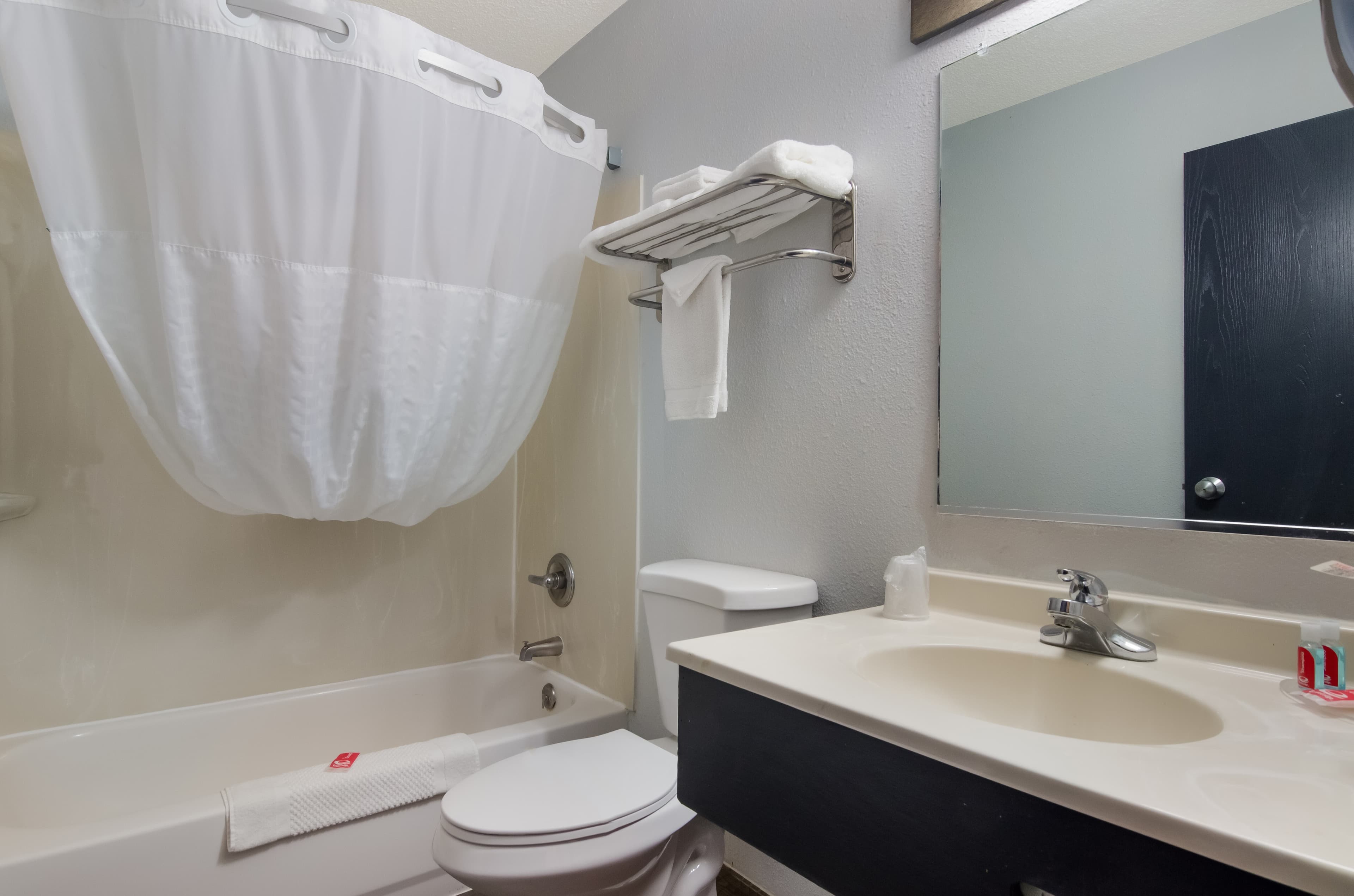 Econo Lodge Scottsbluff — 15
