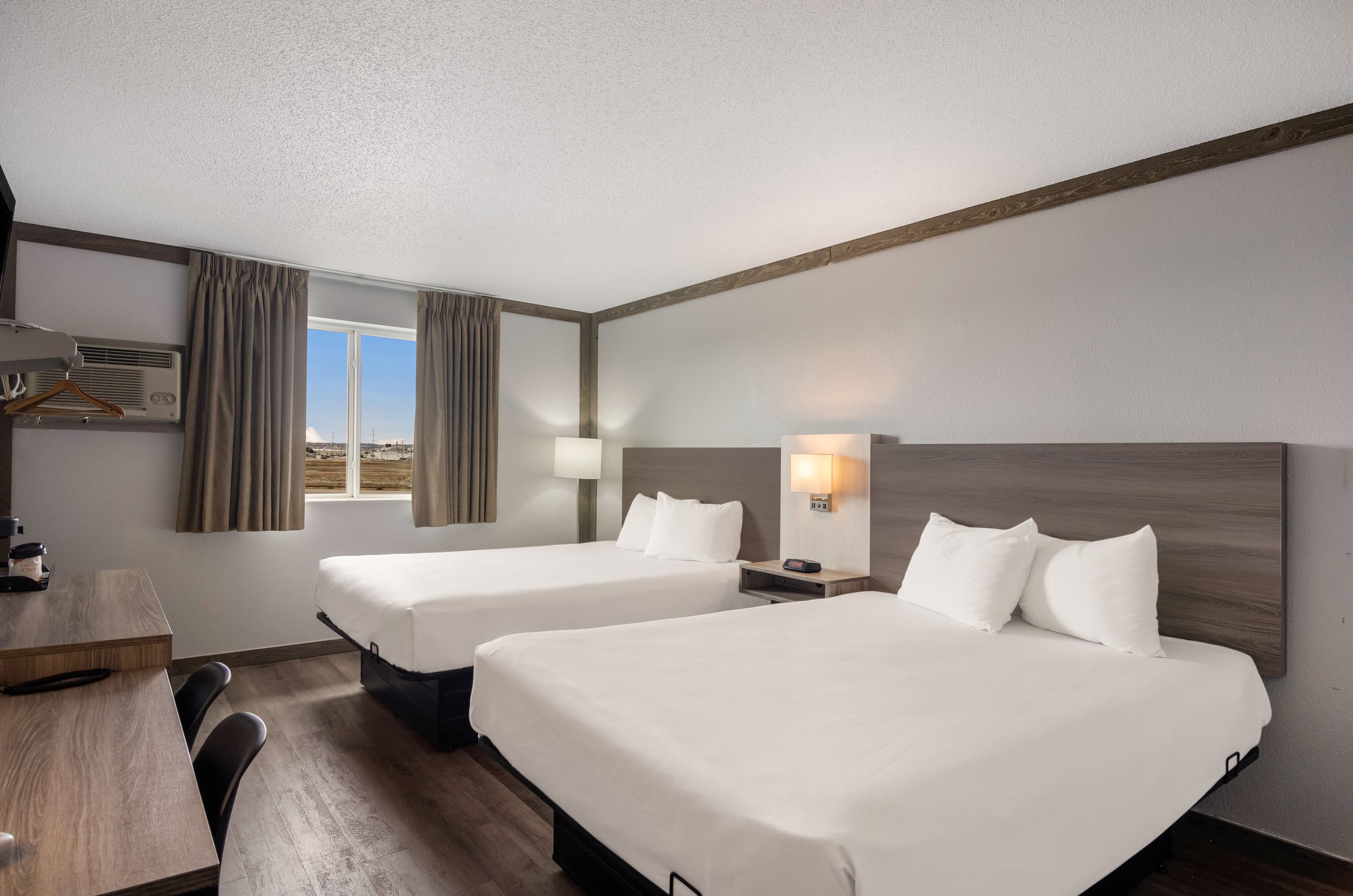 Econo Lodge Scottsbluff — 16