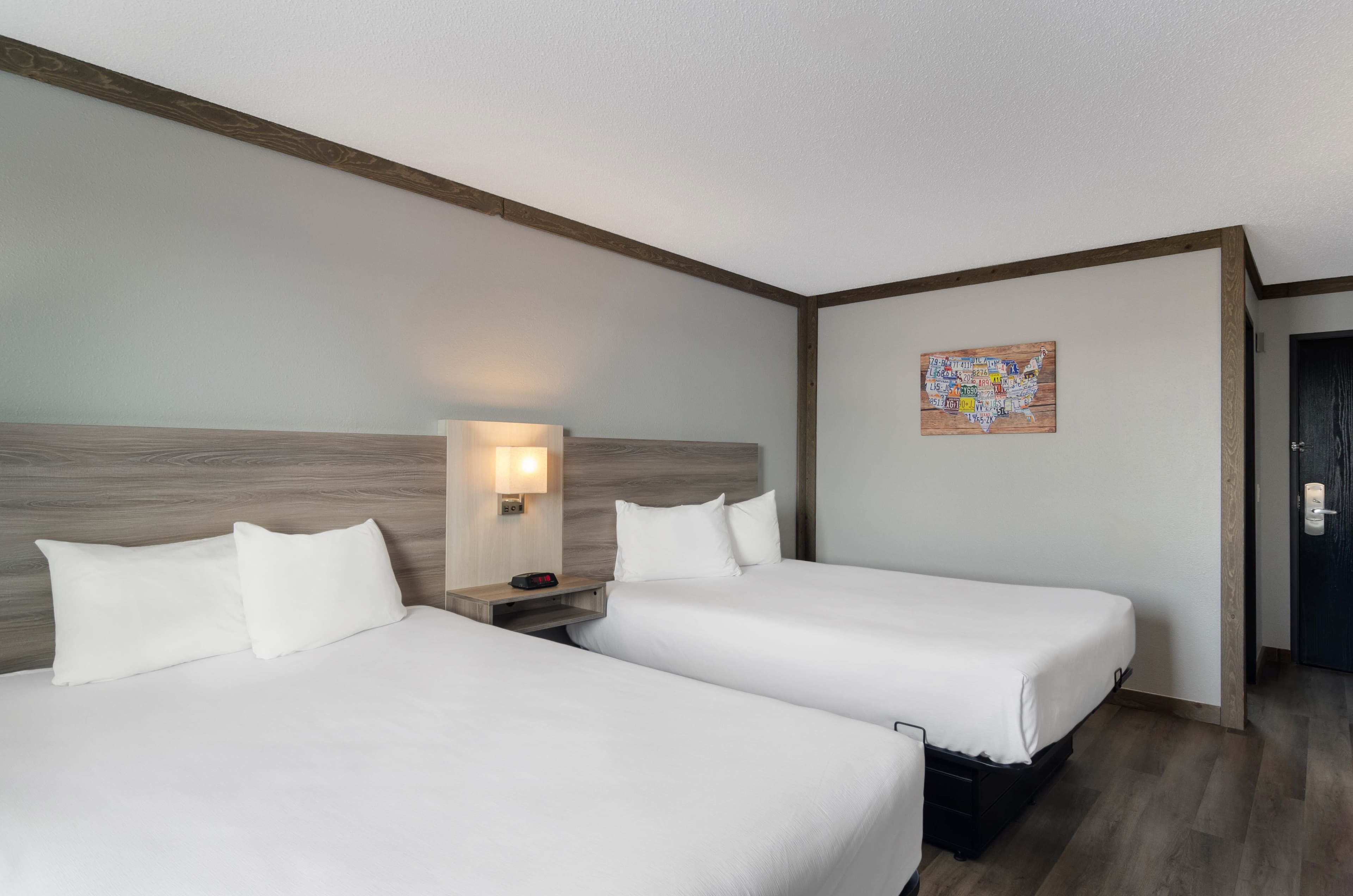 Econo Lodge Scottsbluff — 18