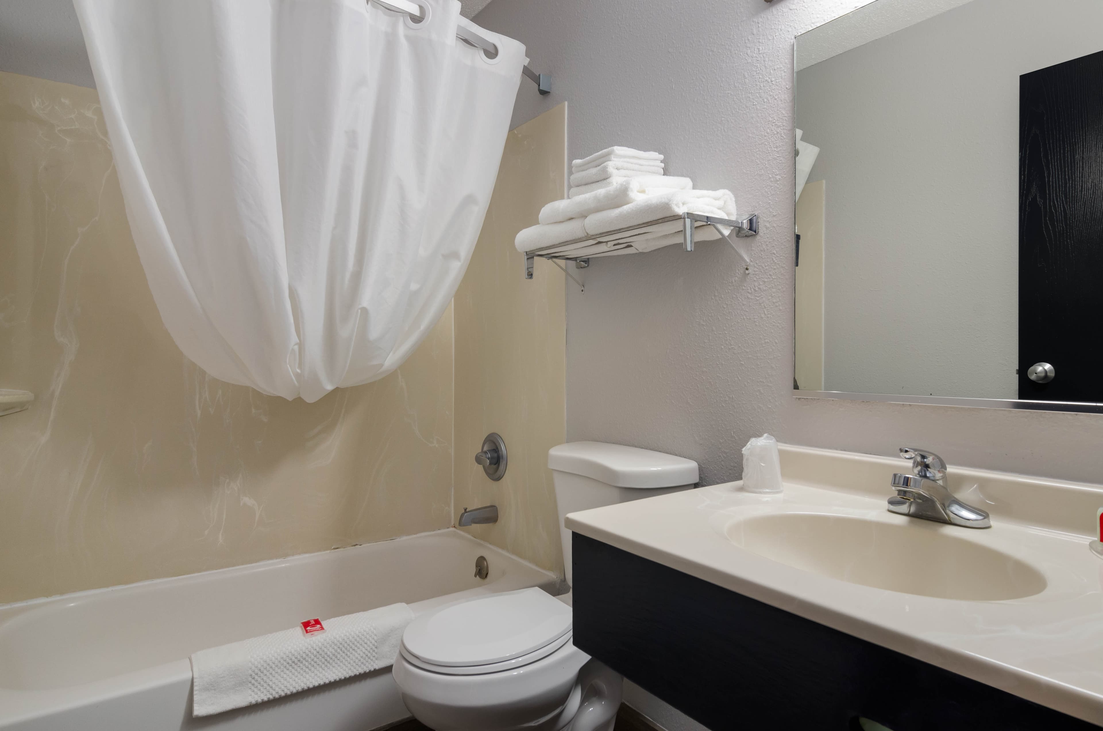Econo Lodge Scottsbluff — 19