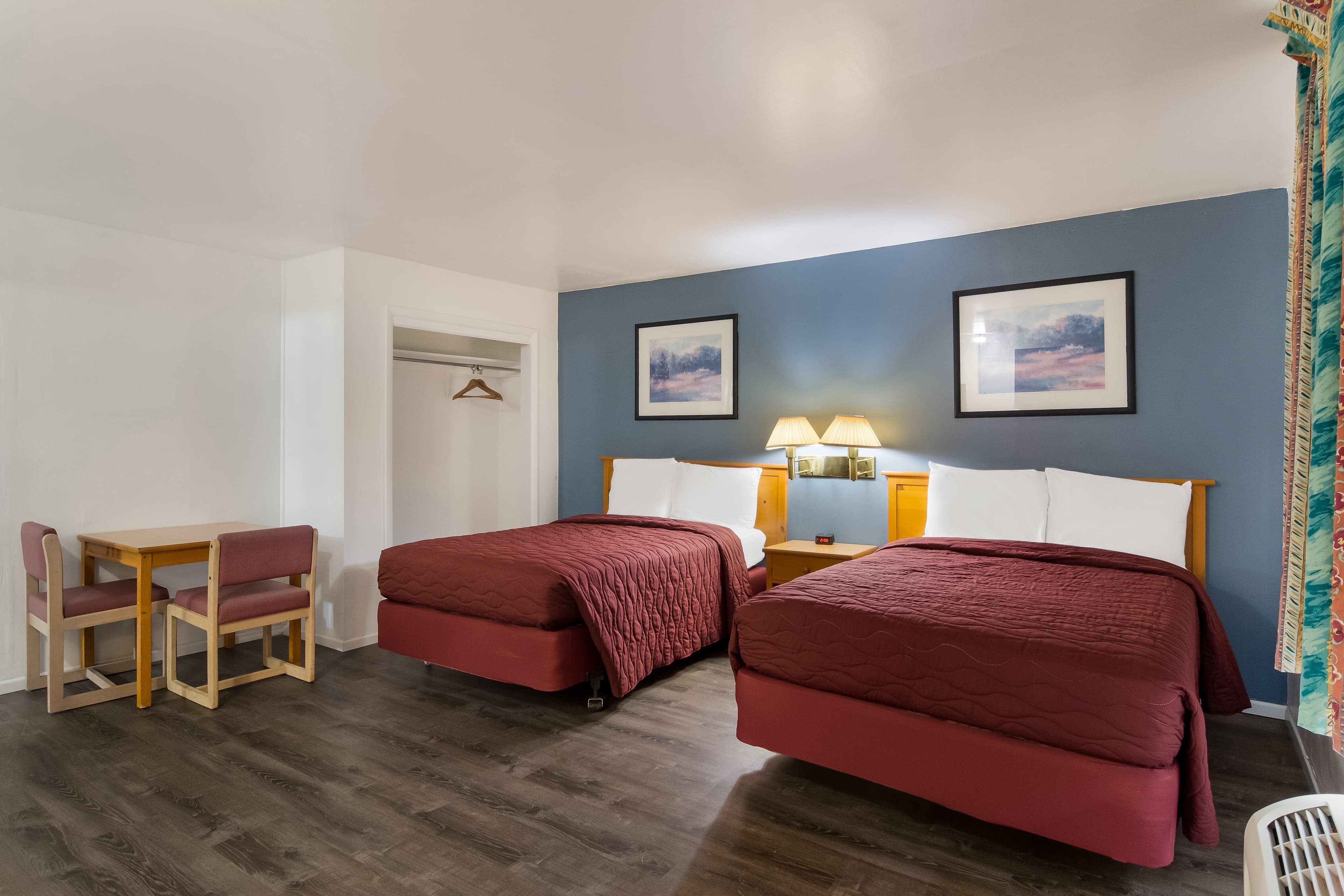 Rodeway Inn & Suites Sidney Historic Downtown I-80 - Image 2