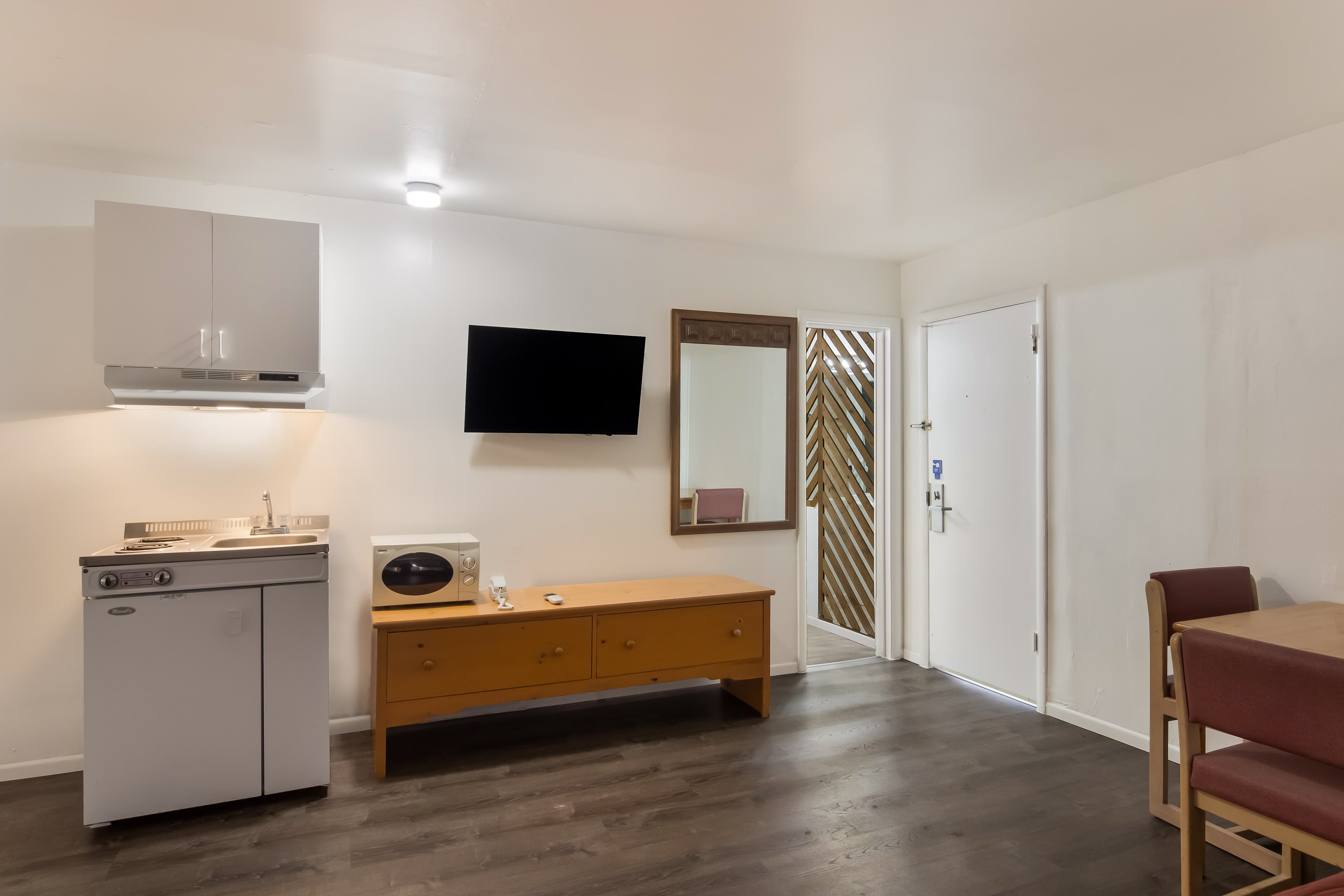 Rodeway Inn & Suites Sidney Historic Downtown I-80 - Image 3