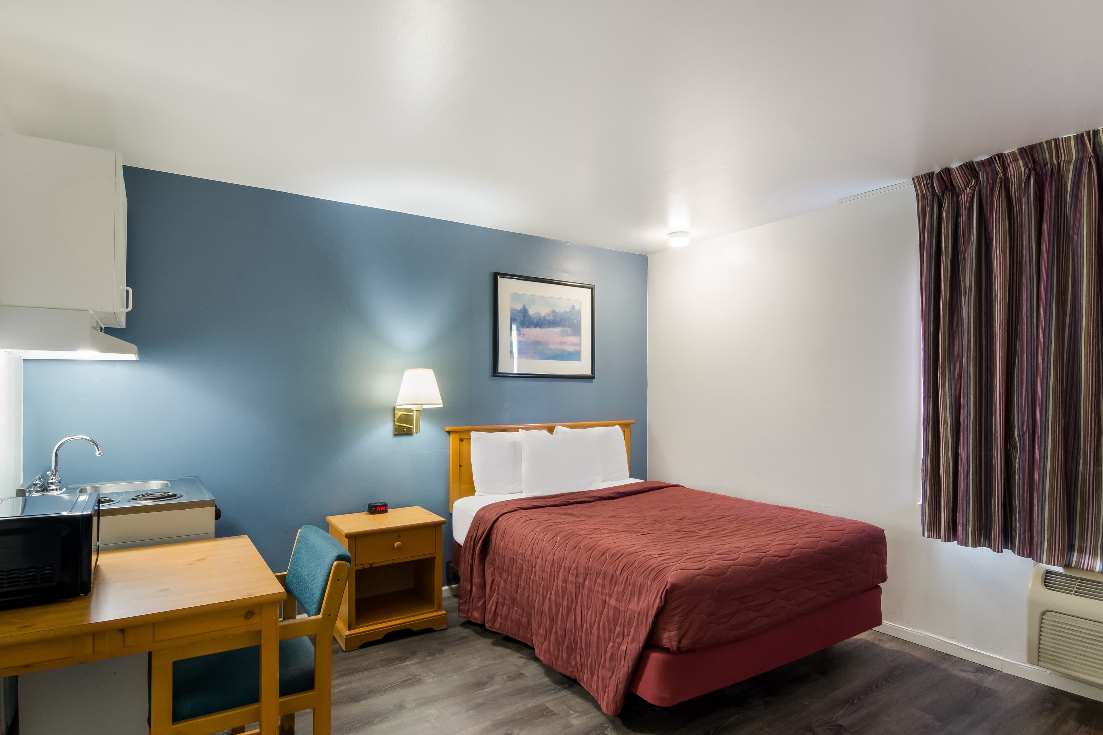 Rodeway Inn & Suites Sidney Historic Downtown I-80 — 7