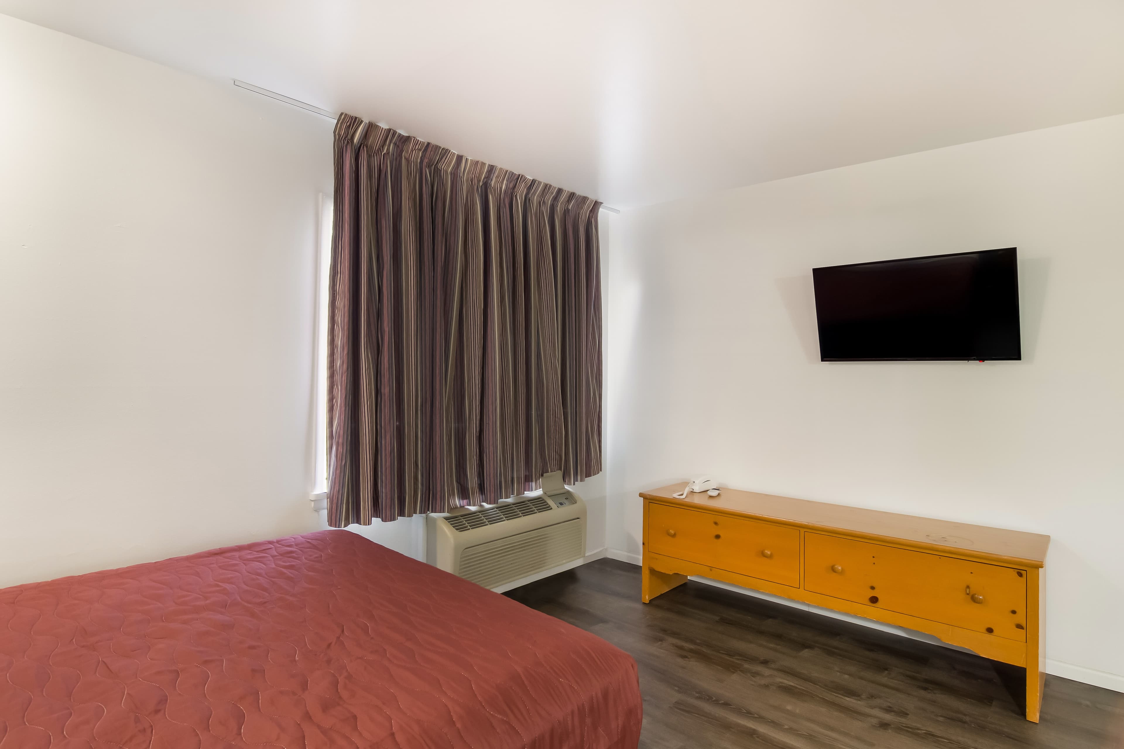 Rodeway Inn & Suites Sidney Historic Downtown I-80 — 8