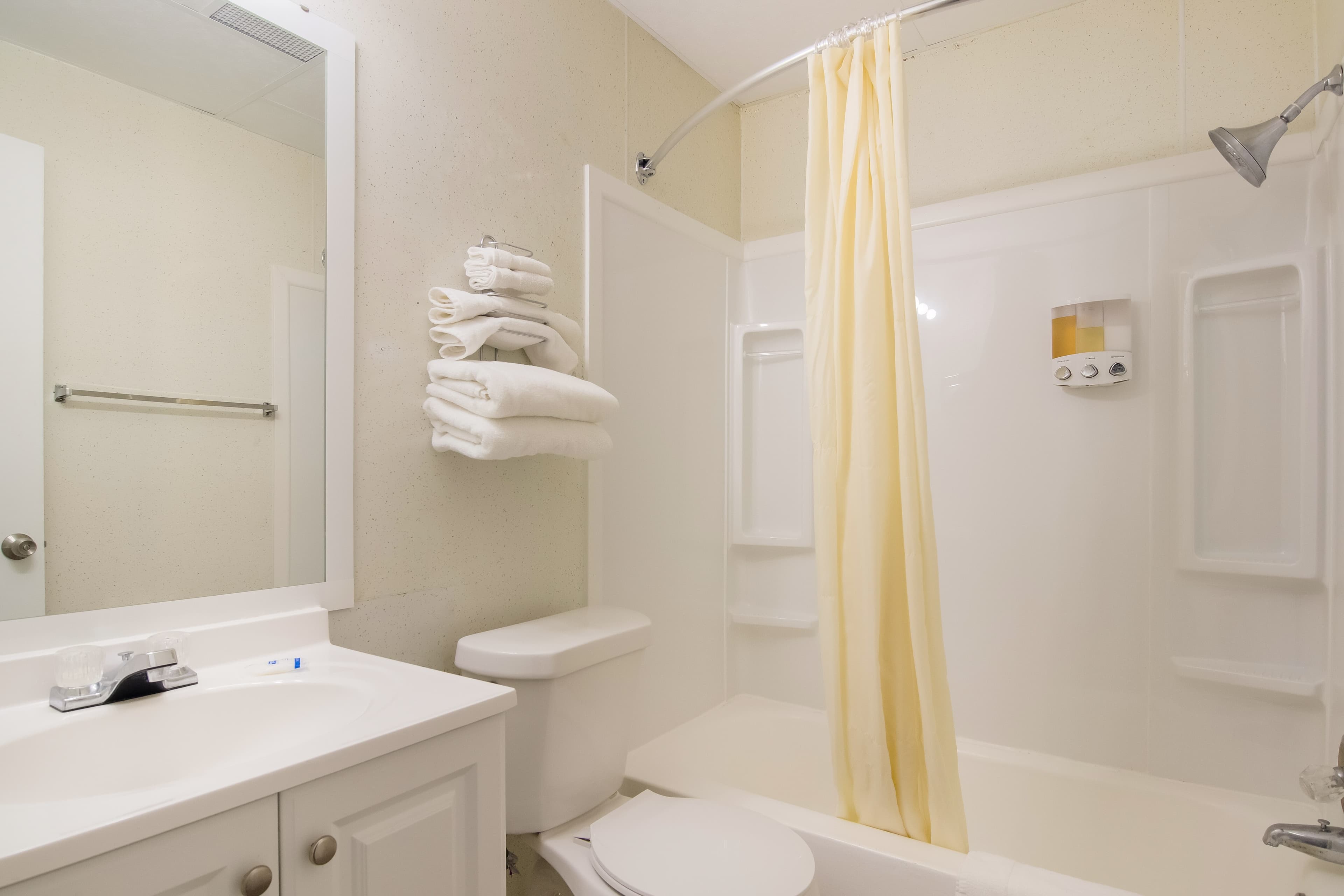 Rodeway Inn & Suites Sidney Historic Downtown I-80 — 10