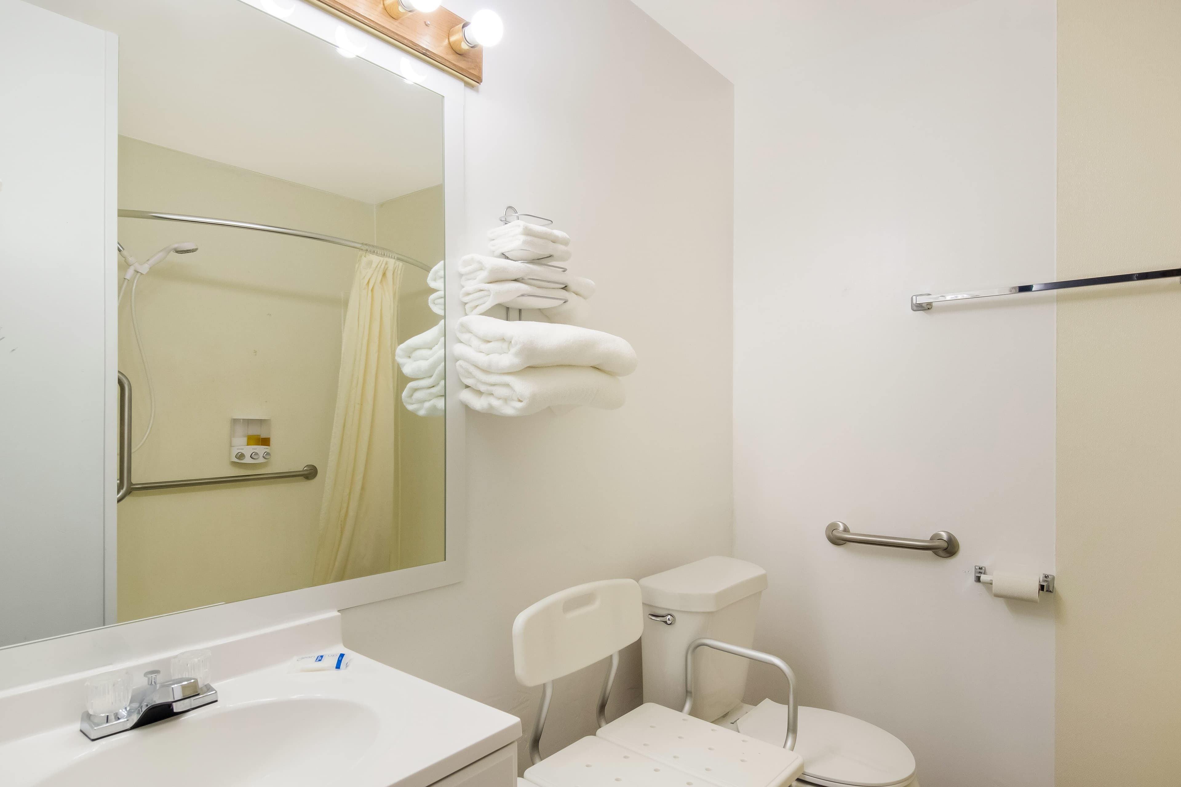 Rodeway Inn & Suites Sidney Historic Downtown I-80 — 14