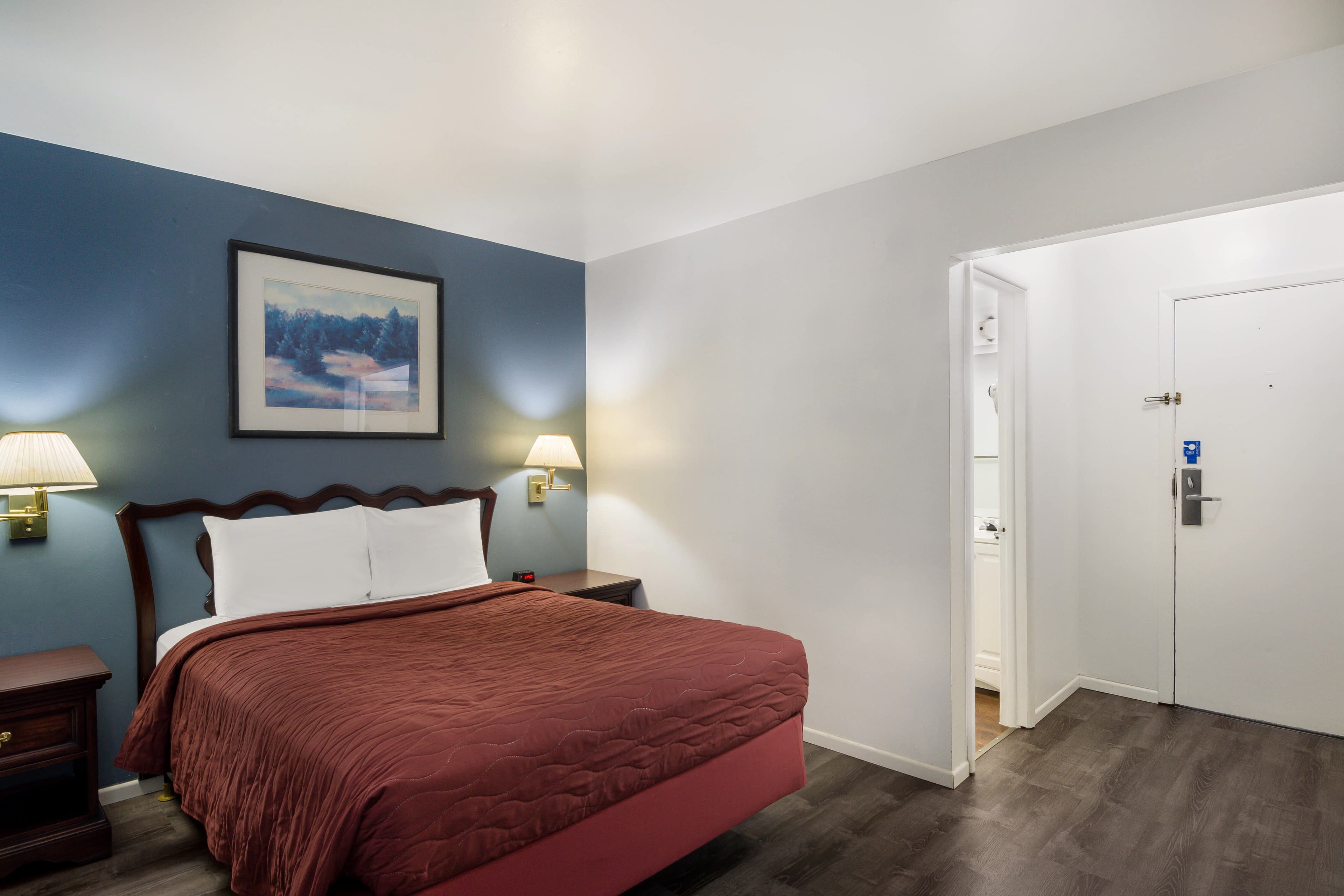 Rodeway Inn & Suites Sidney Historic Downtown I-80 — 23