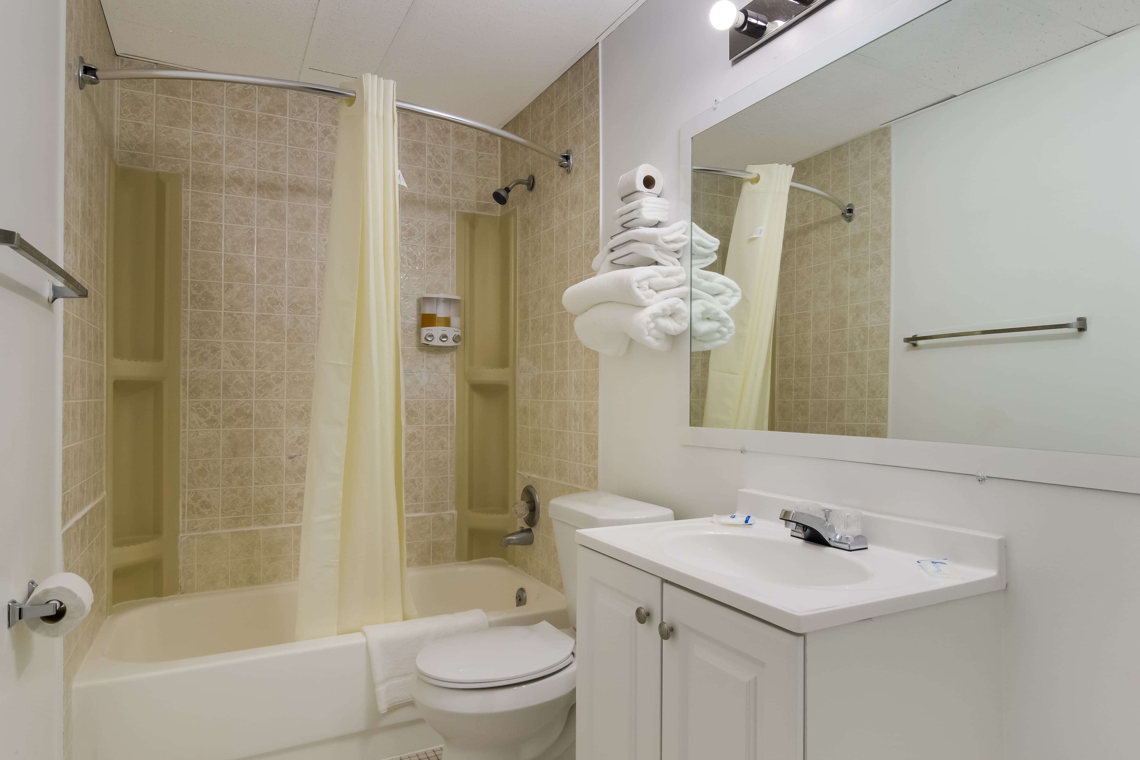 Rodeway Inn & Suites Sidney Historic Downtown I-80 — 32