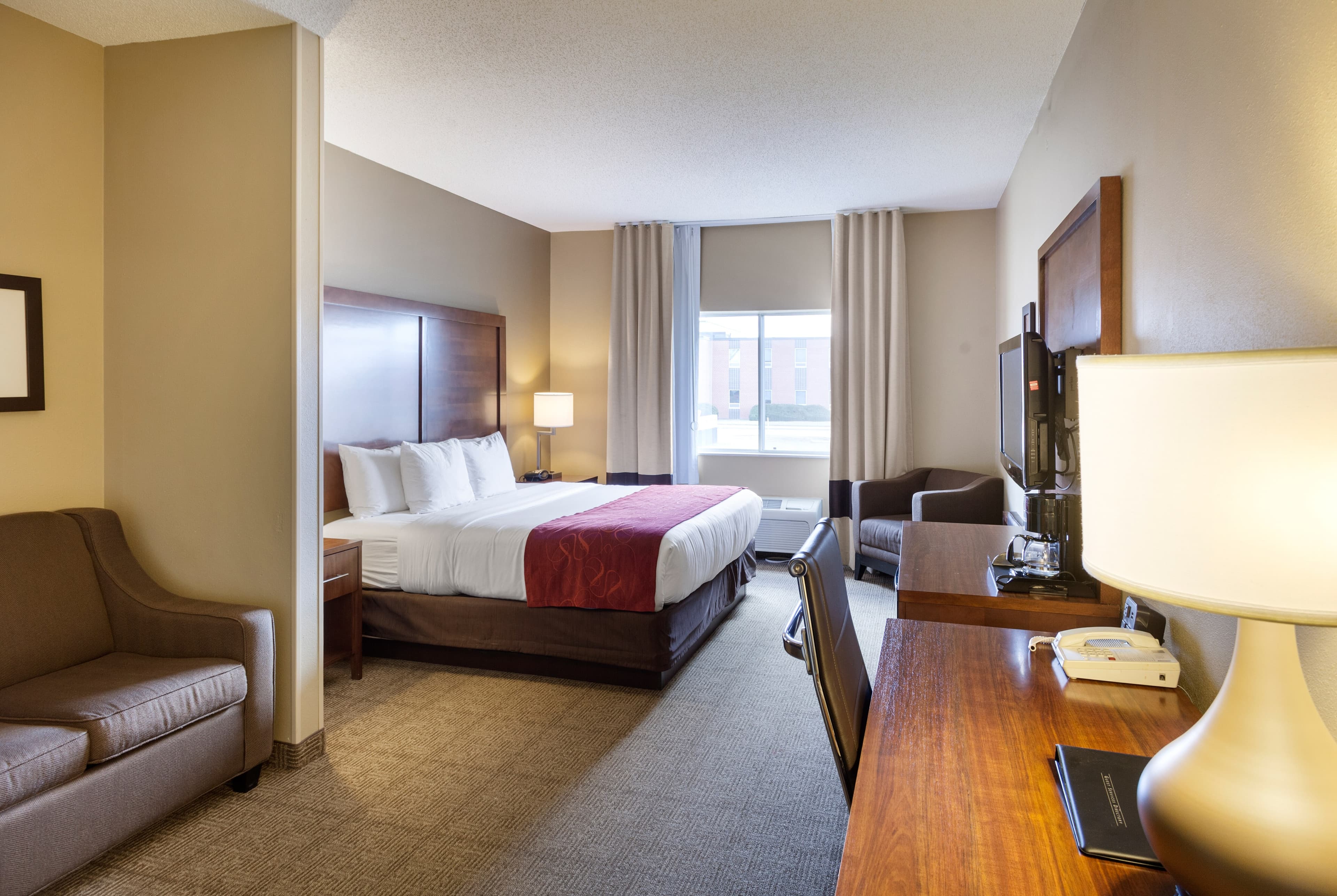 Comfort Suites Lincoln North - Image 2