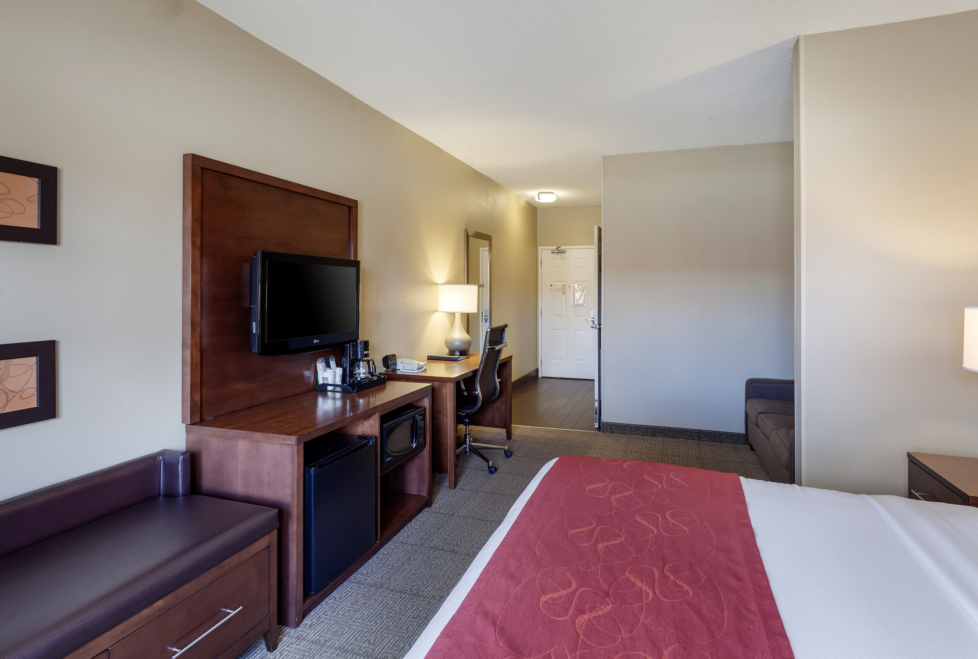 Comfort Suites Lincoln North - Image 4