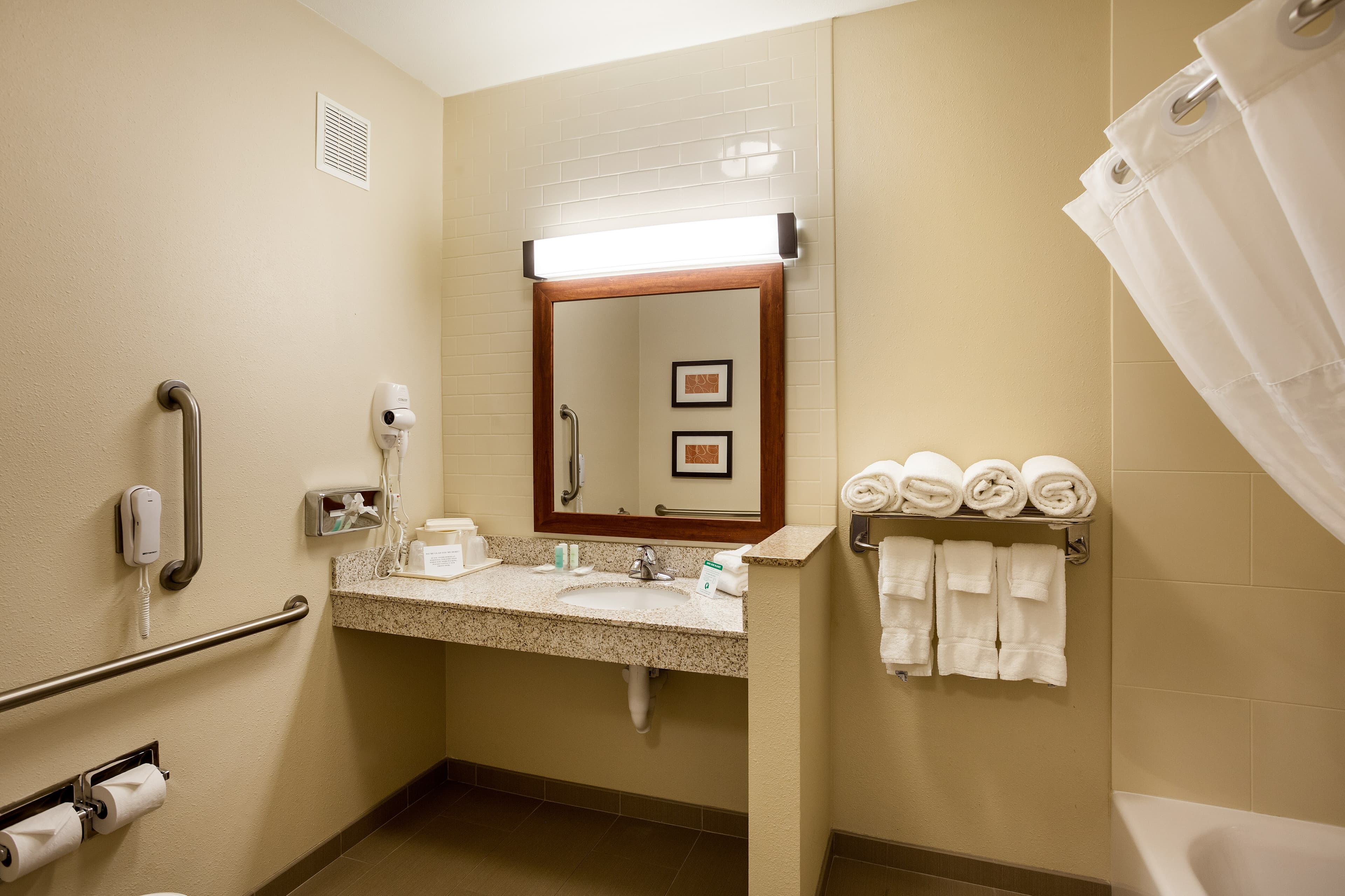 Comfort Suites Lincoln North - Image 5