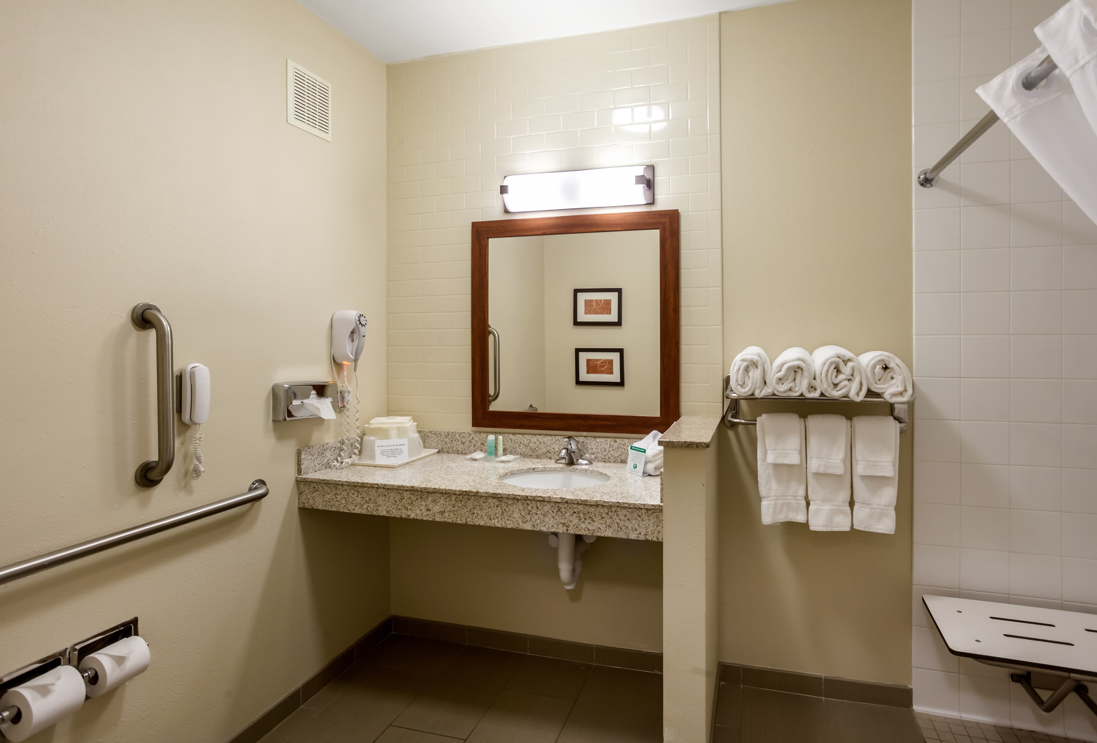 Comfort Suites Lincoln North — 9