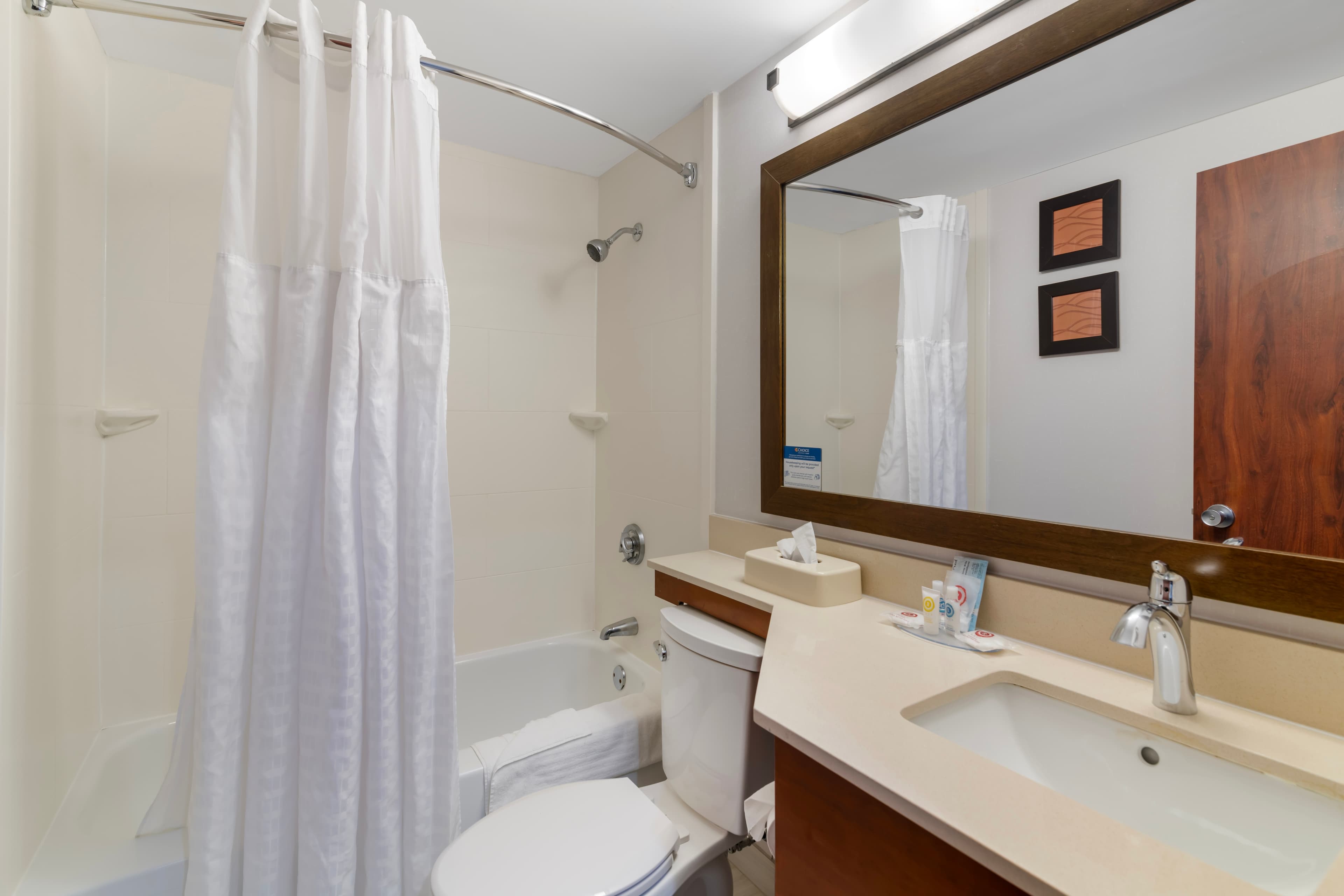 Comfort Inn Manchester Airport — 6