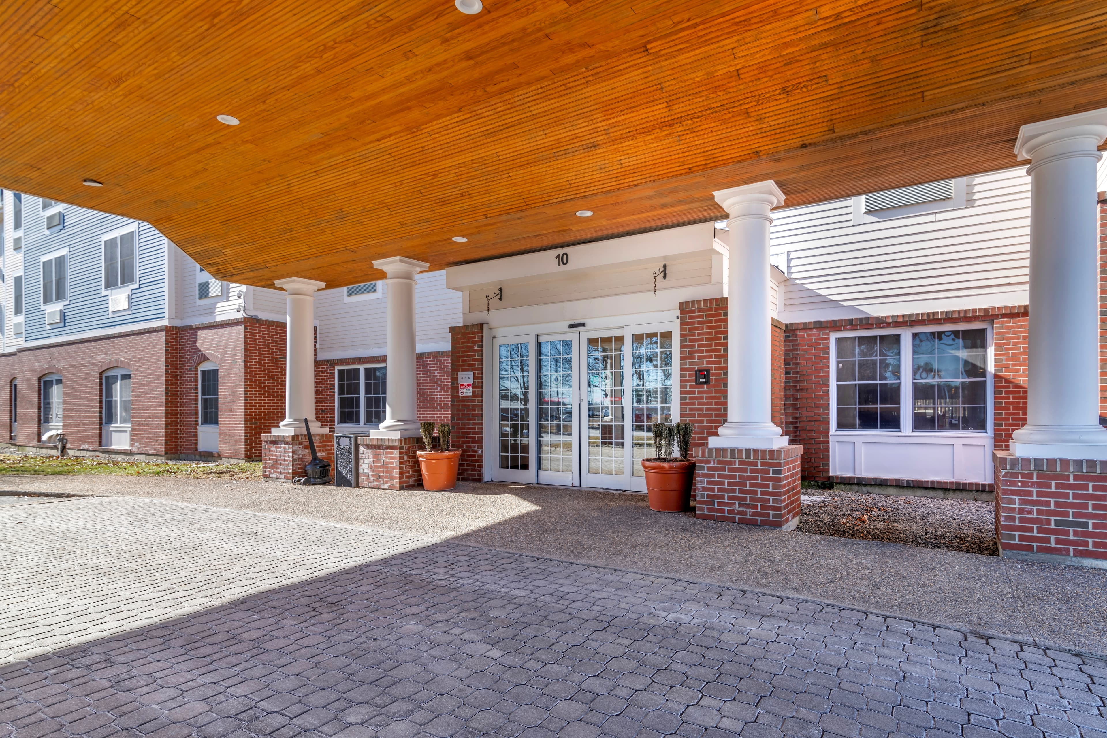 Comfort Inn & Suites Dover-Portsmouth - Image 1