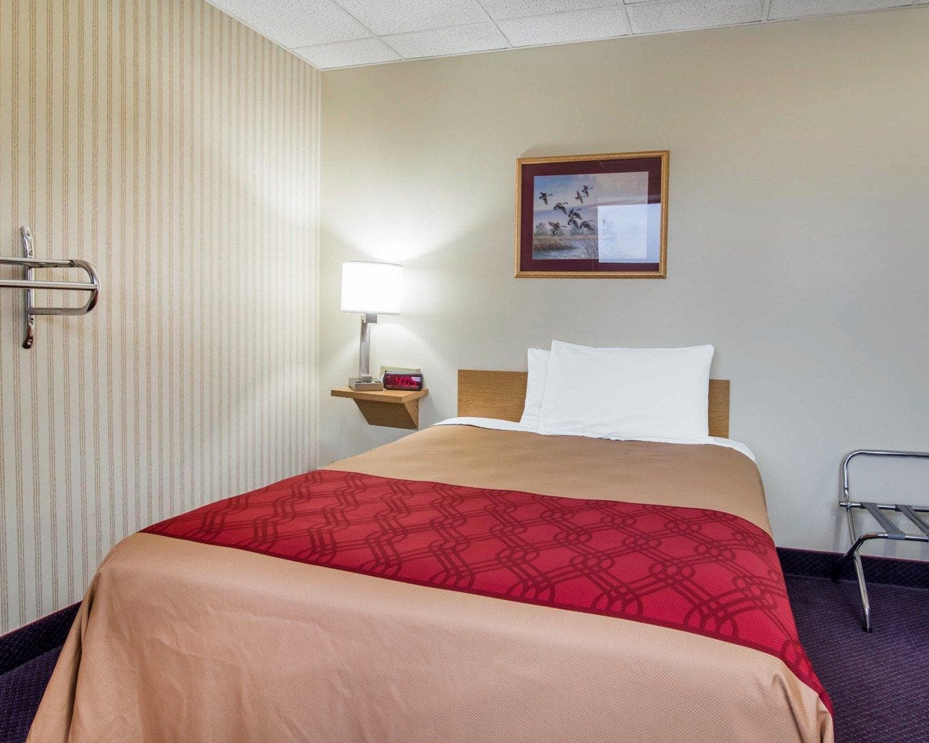 Econo Lodge Manchester — 12