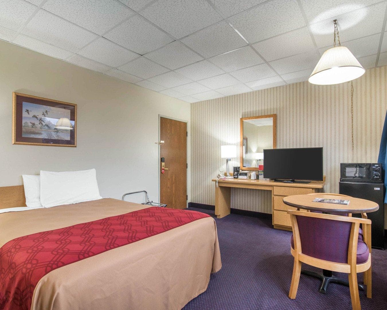 Econo Lodge Manchester — 13