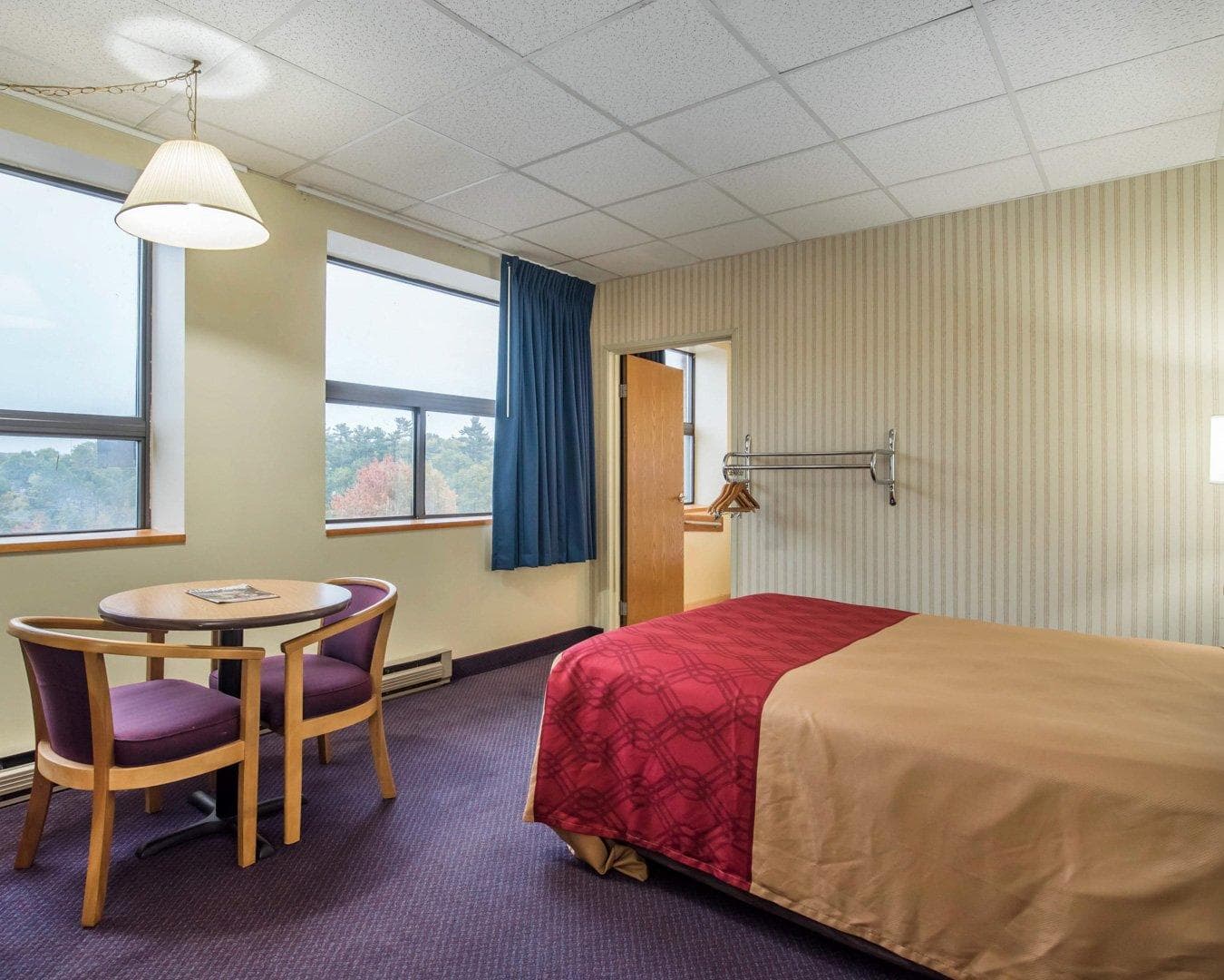 Econo Lodge Manchester — 14