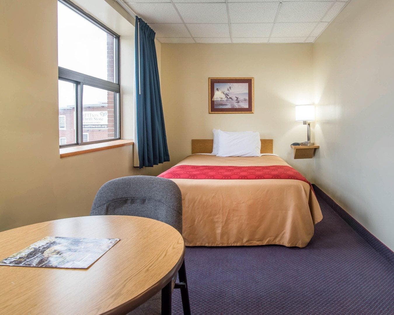 Econo Lodge Manchester - Image 3