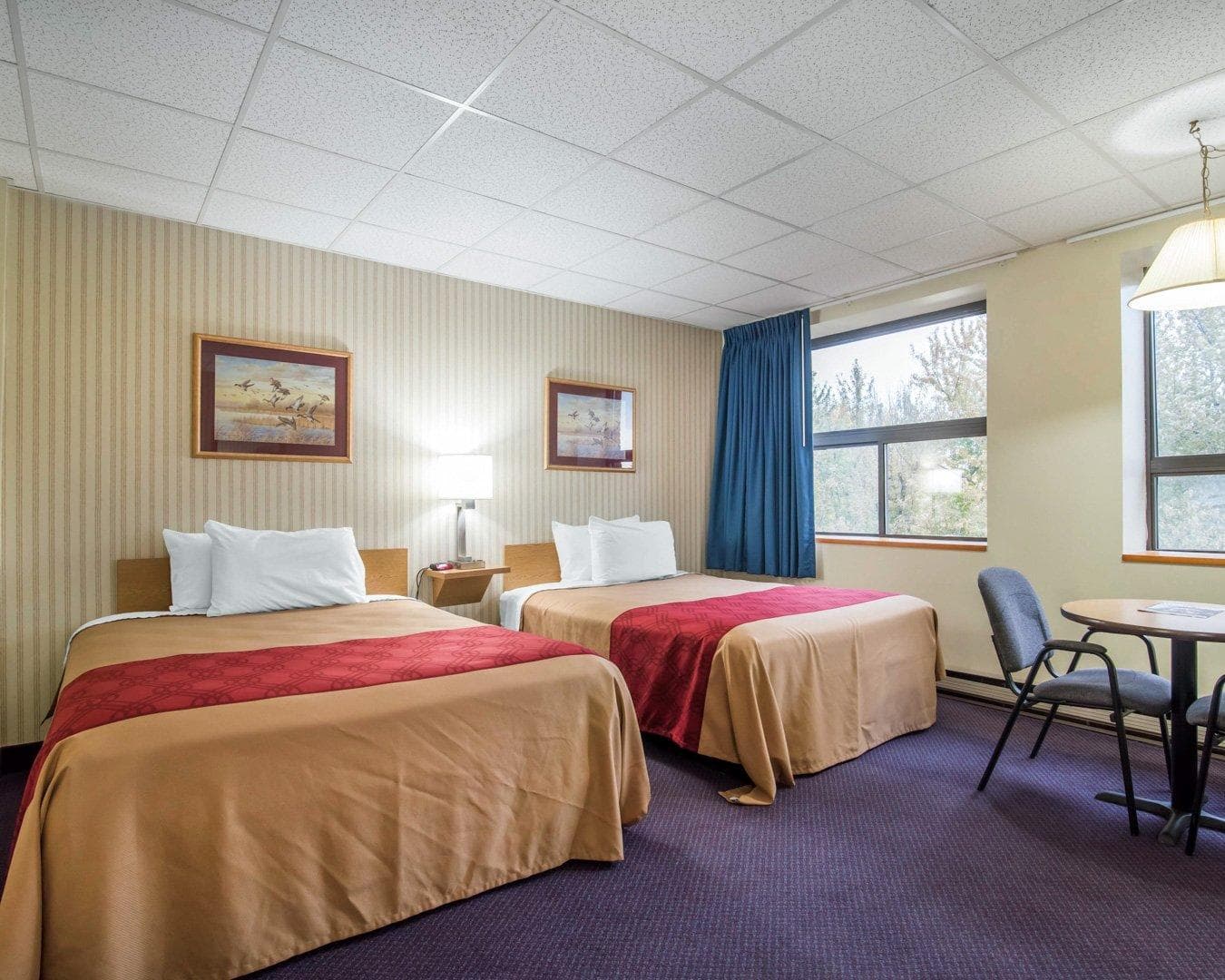 Econo Lodge Manchester — 16