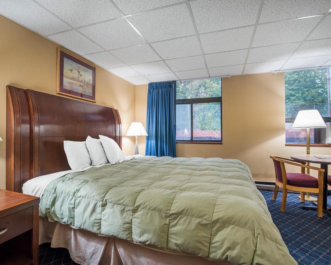 Econo Lodge Manchester — 8