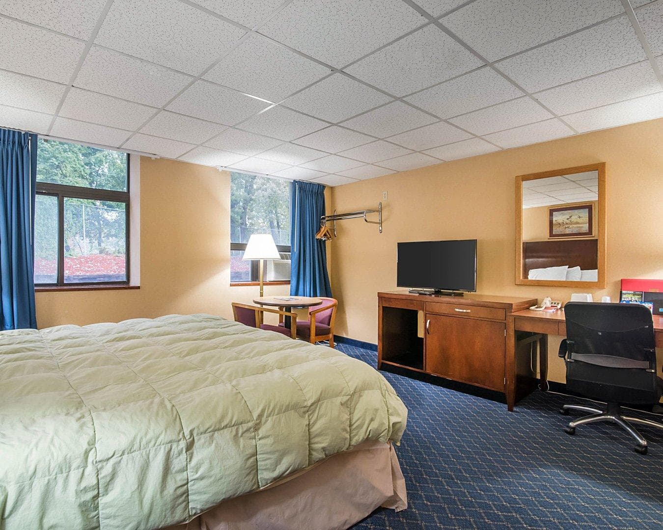 Econo Lodge Manchester — 10