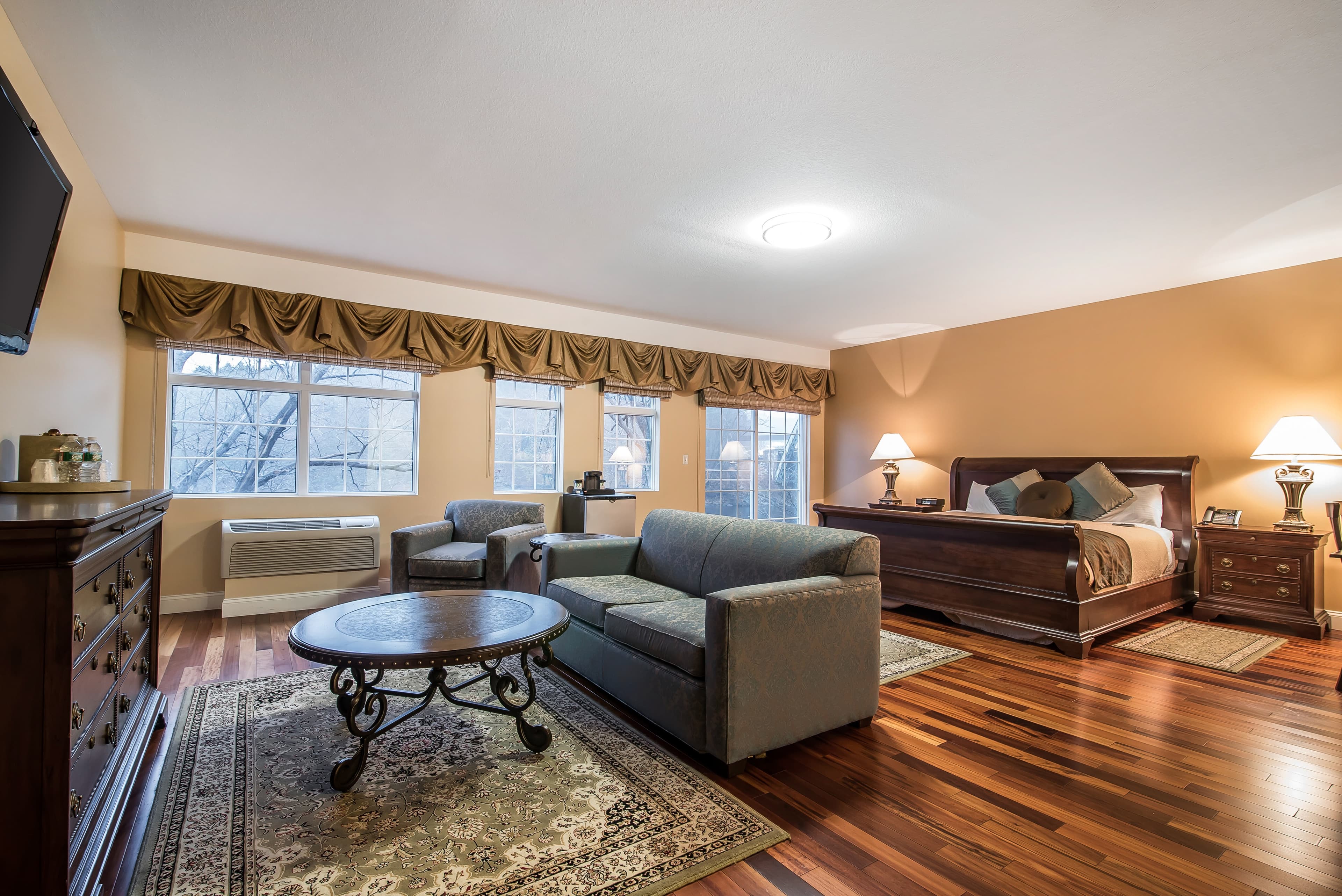 Riverside Hotel, an Ascend Collection Hotel - Image 2