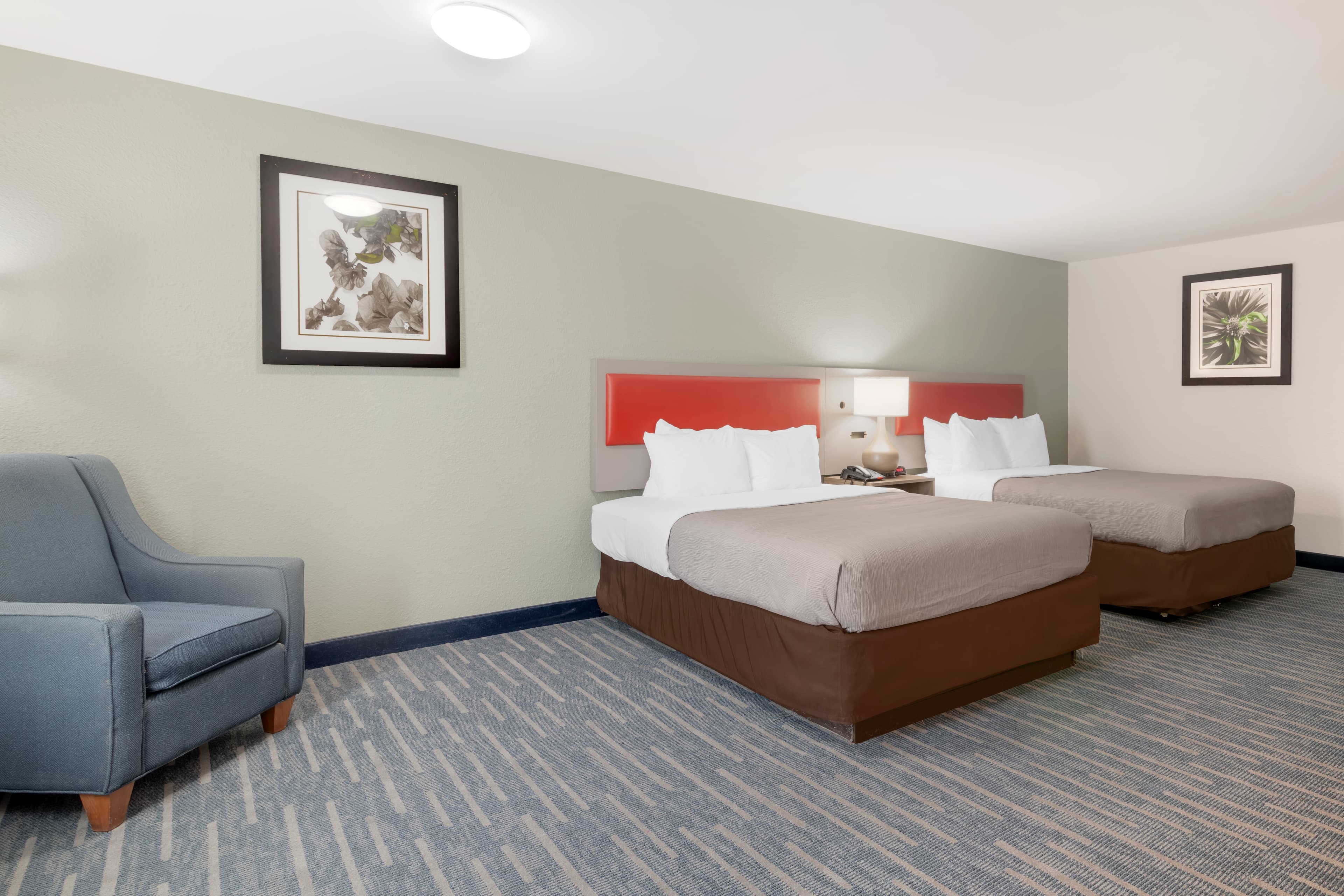 Quality Inn Lebanon - Hanover - Image 3
