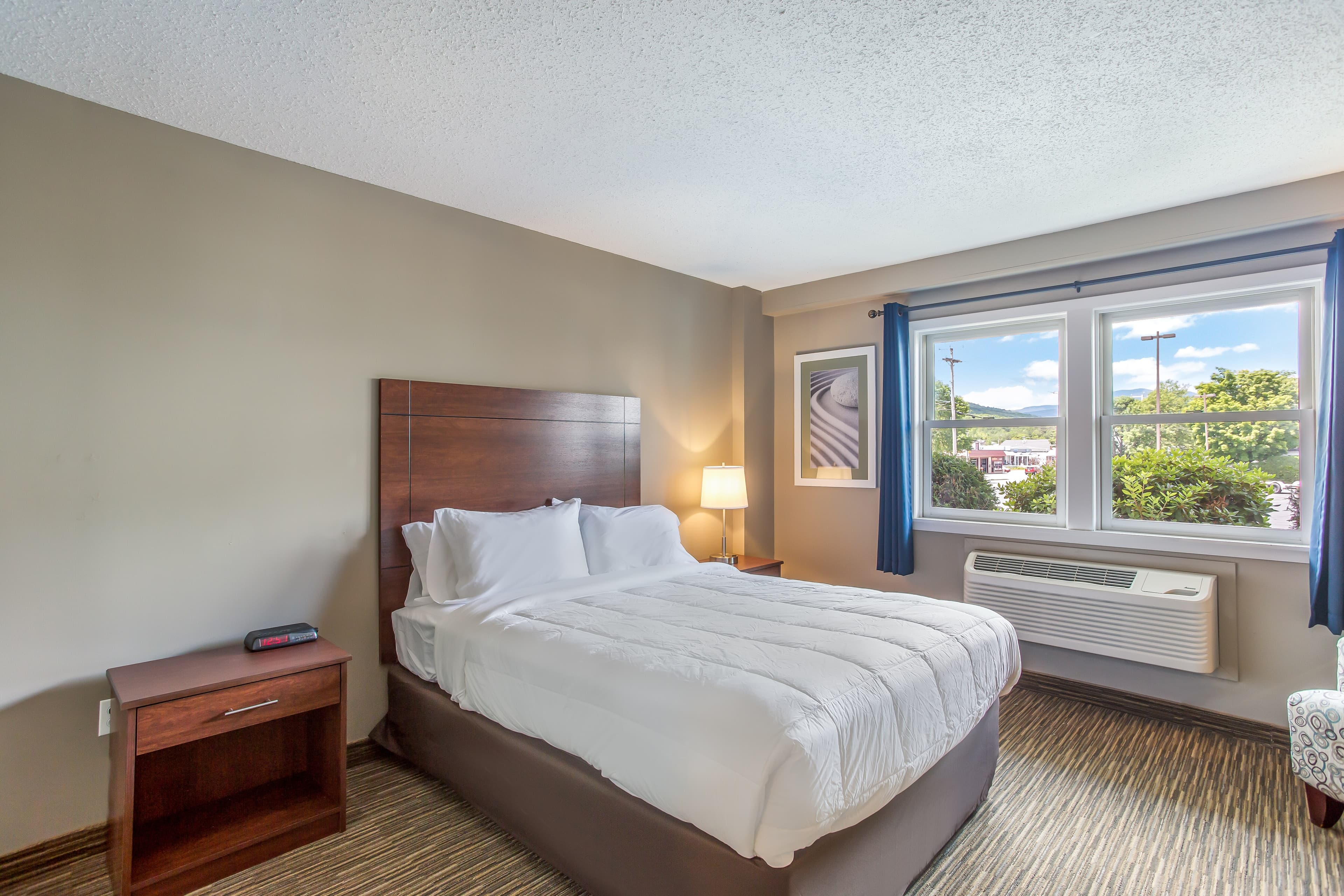 Quality Inn & Suites Gorham Riverside - Image 2