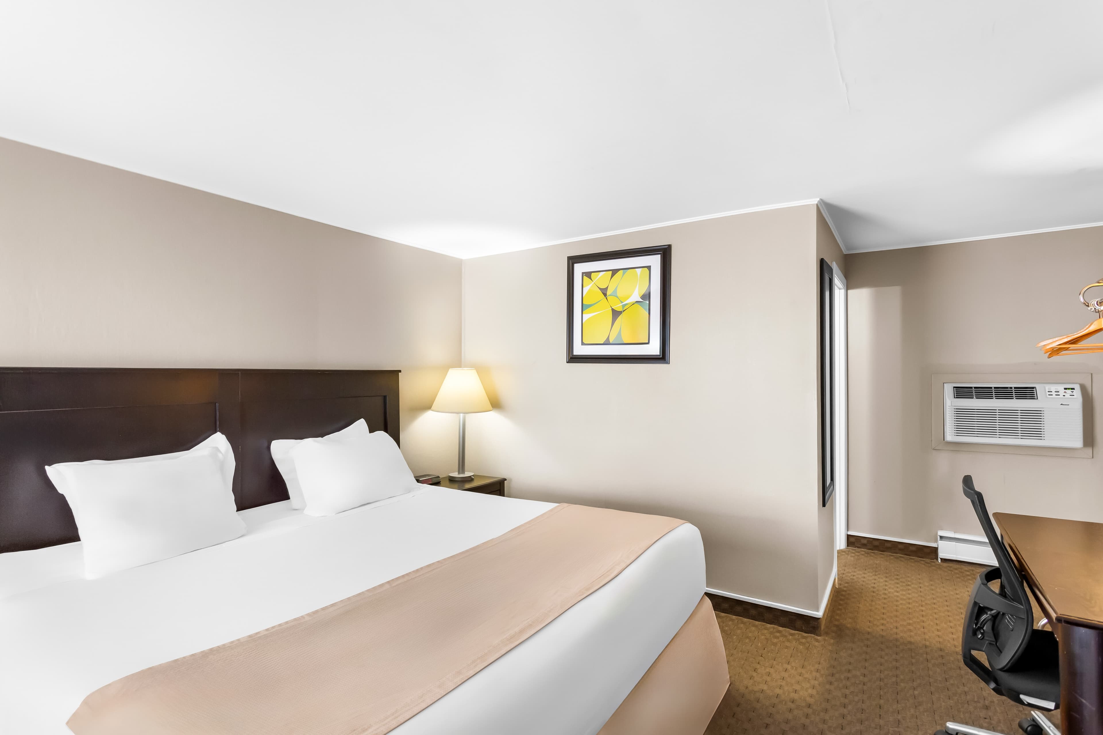Rodeway Inn Gorham Riverside - Image 3