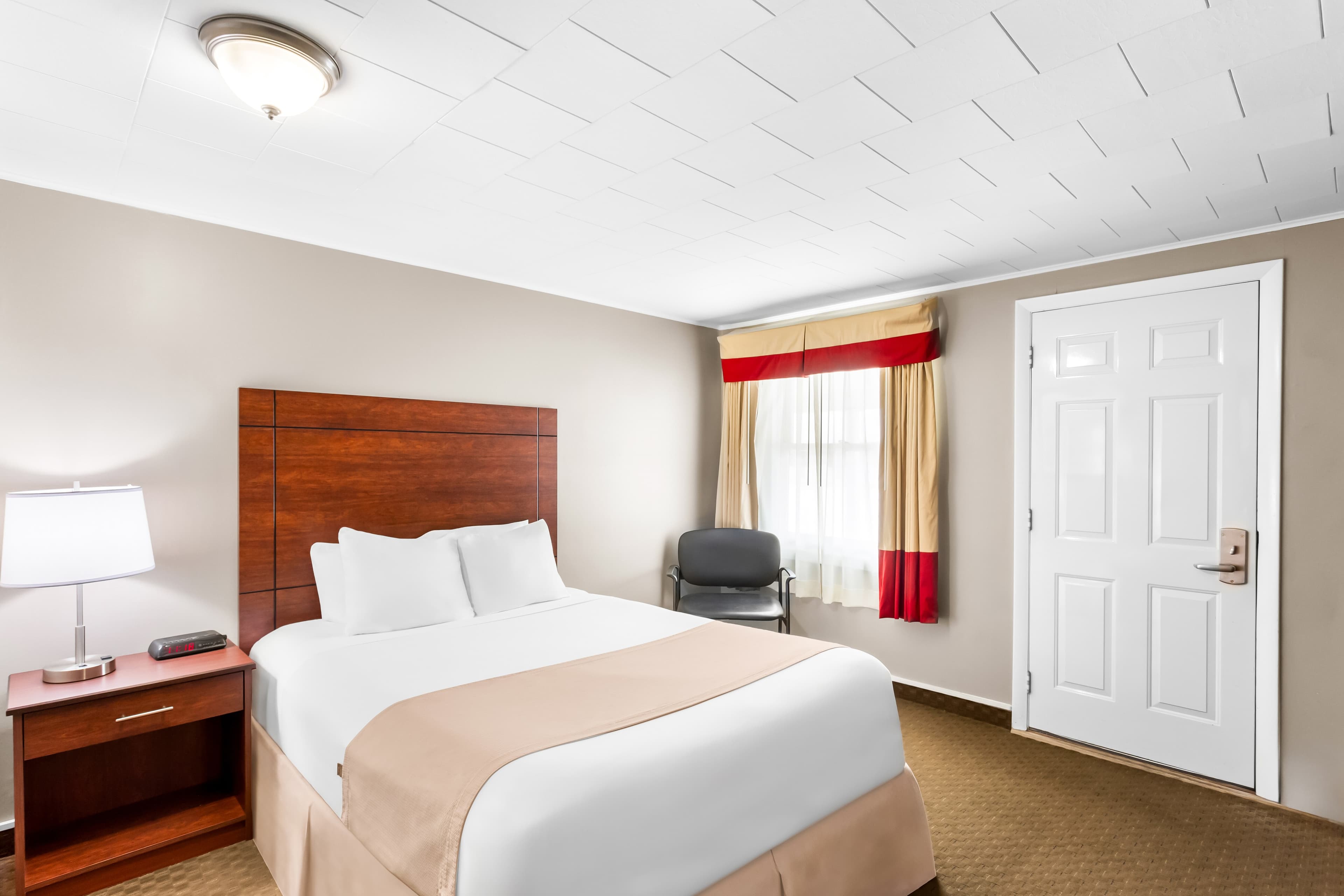 Rodeway Inn Gorham Riverside — 11