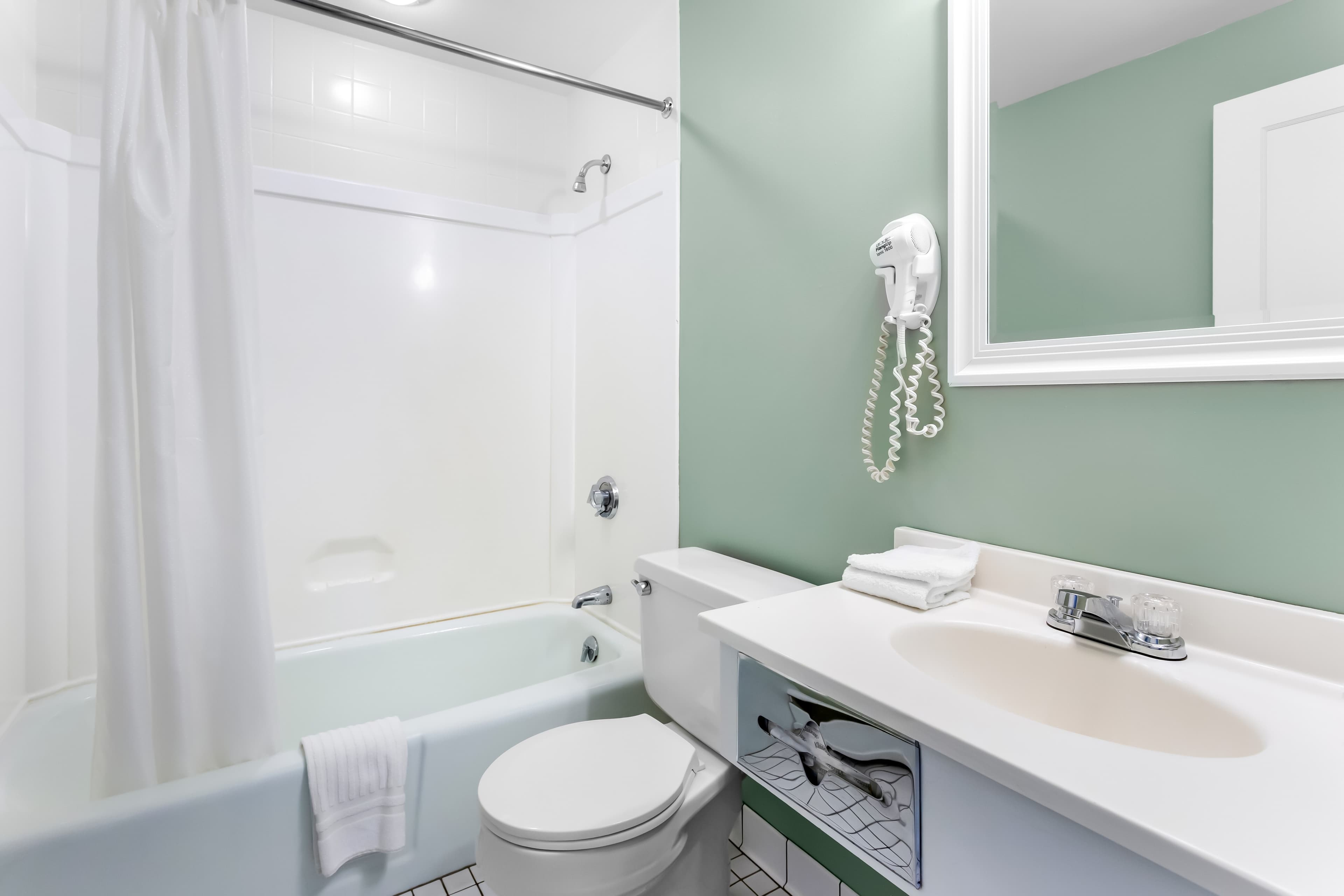 Rodeway Inn Gorham Riverside — 13