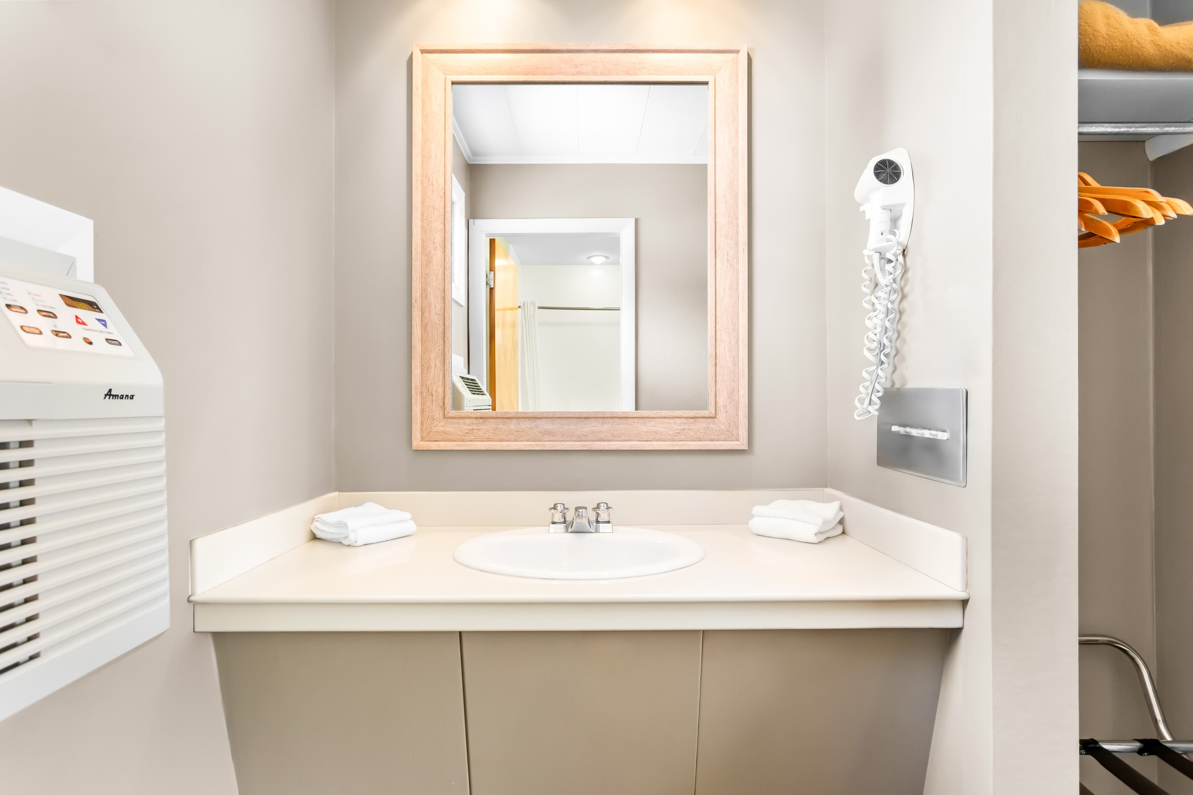 Rodeway Inn Gorham Riverside — 17