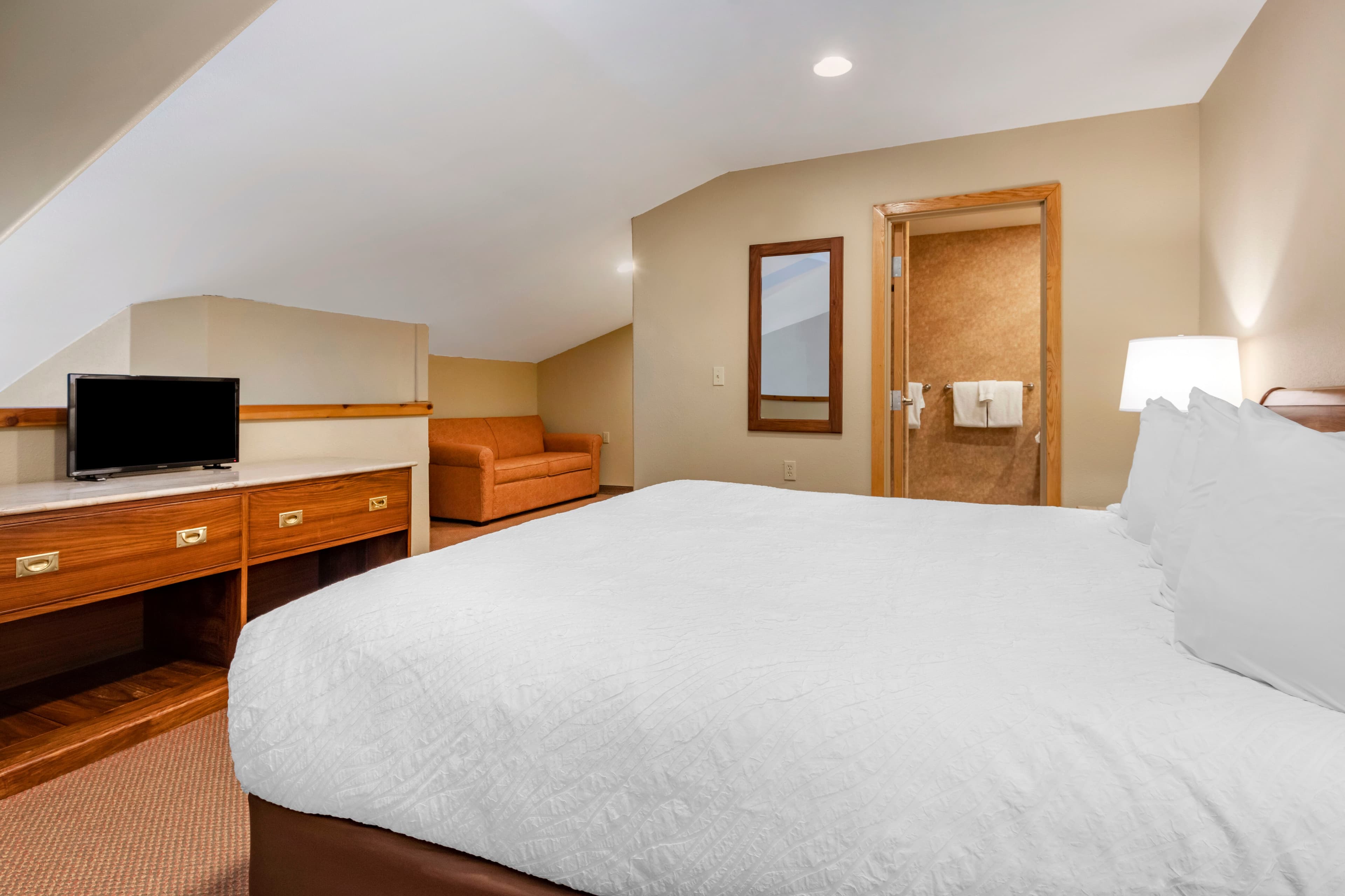 Mountain Edge Suites at Sunapee, an Ascend Collection Hotel — 19