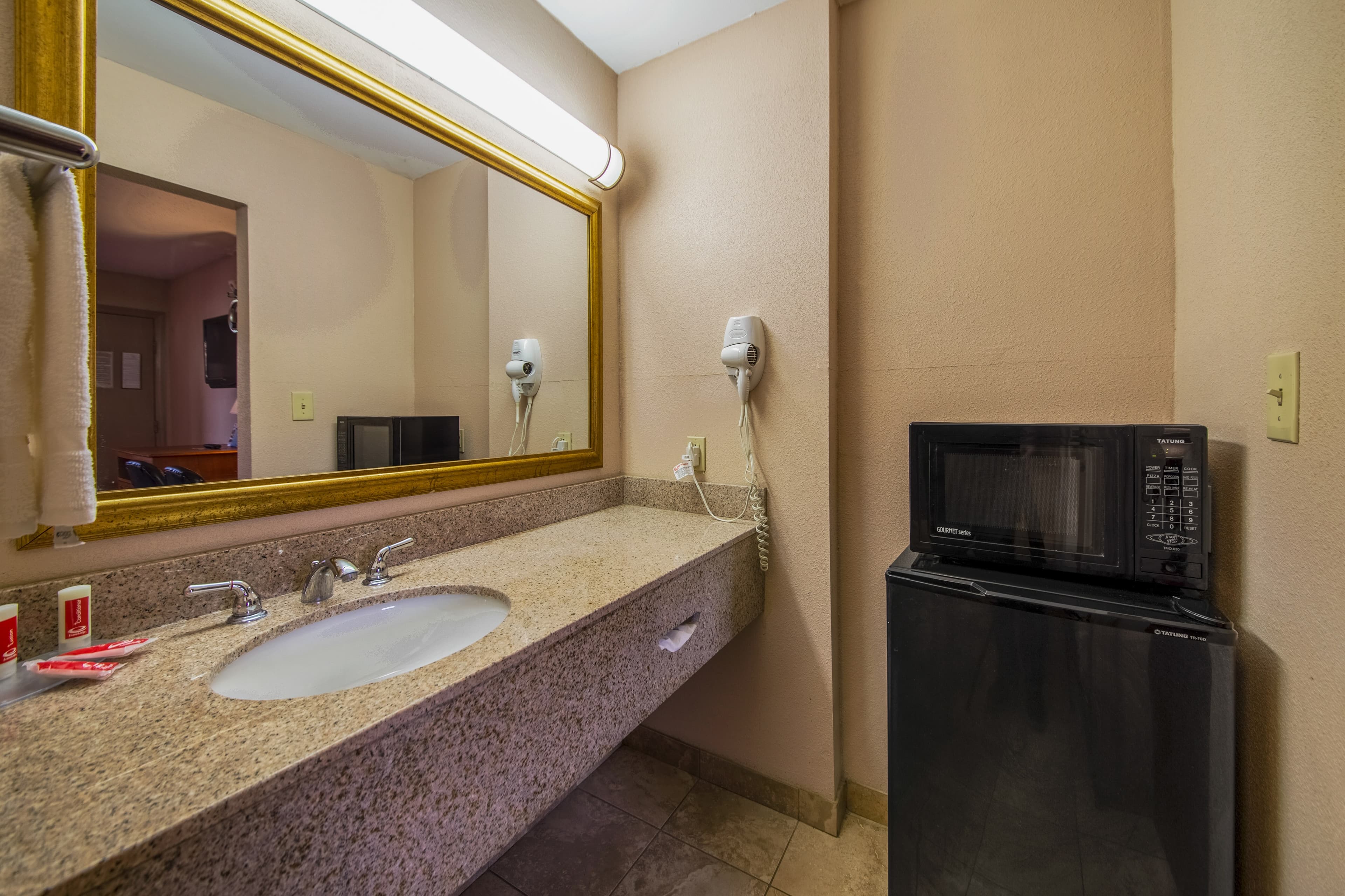 Econo Lodge Mount Laurel - Philadelphia East - Image 5