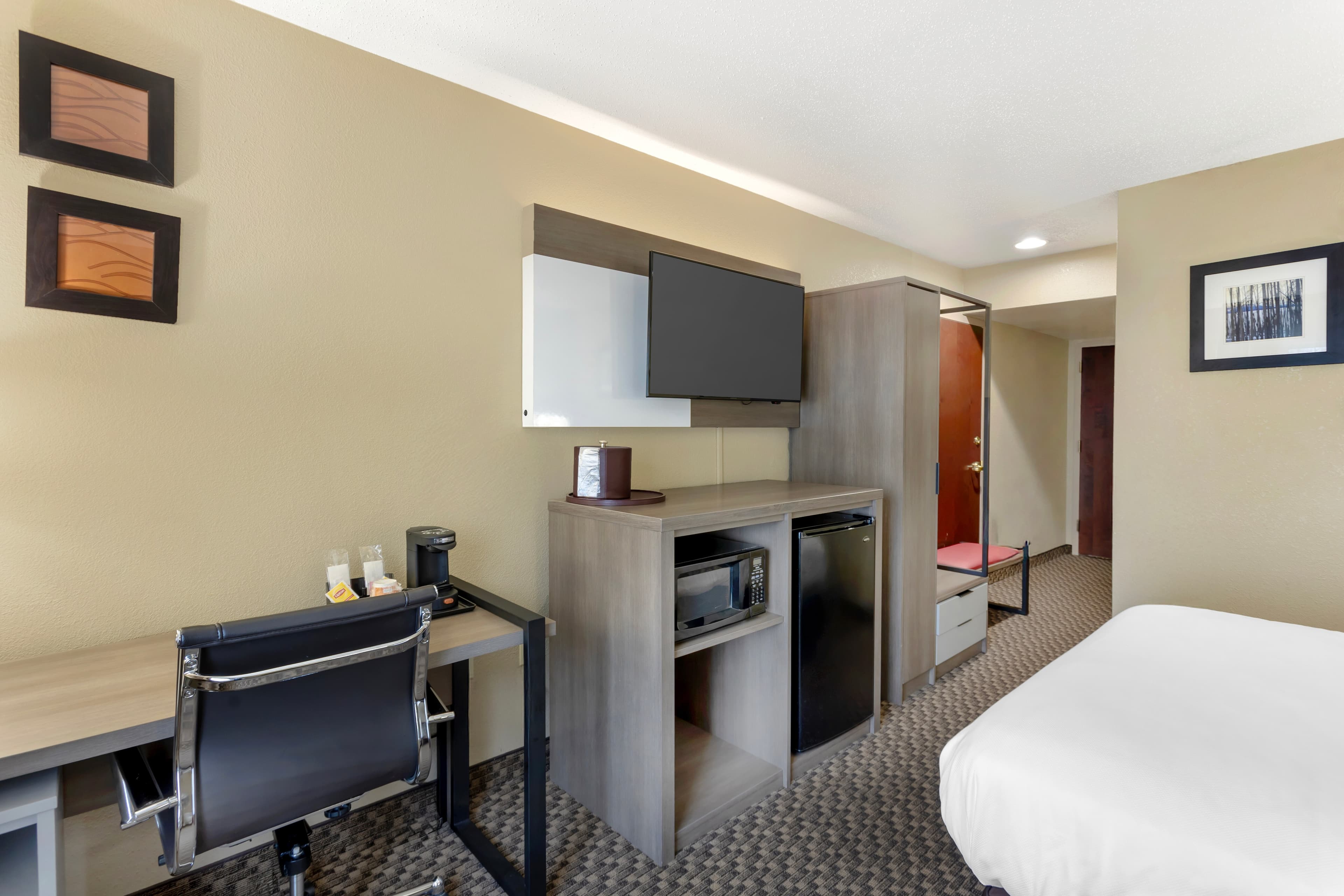 Comfort Inn & Suites Carneys Point - Pennsville — 15