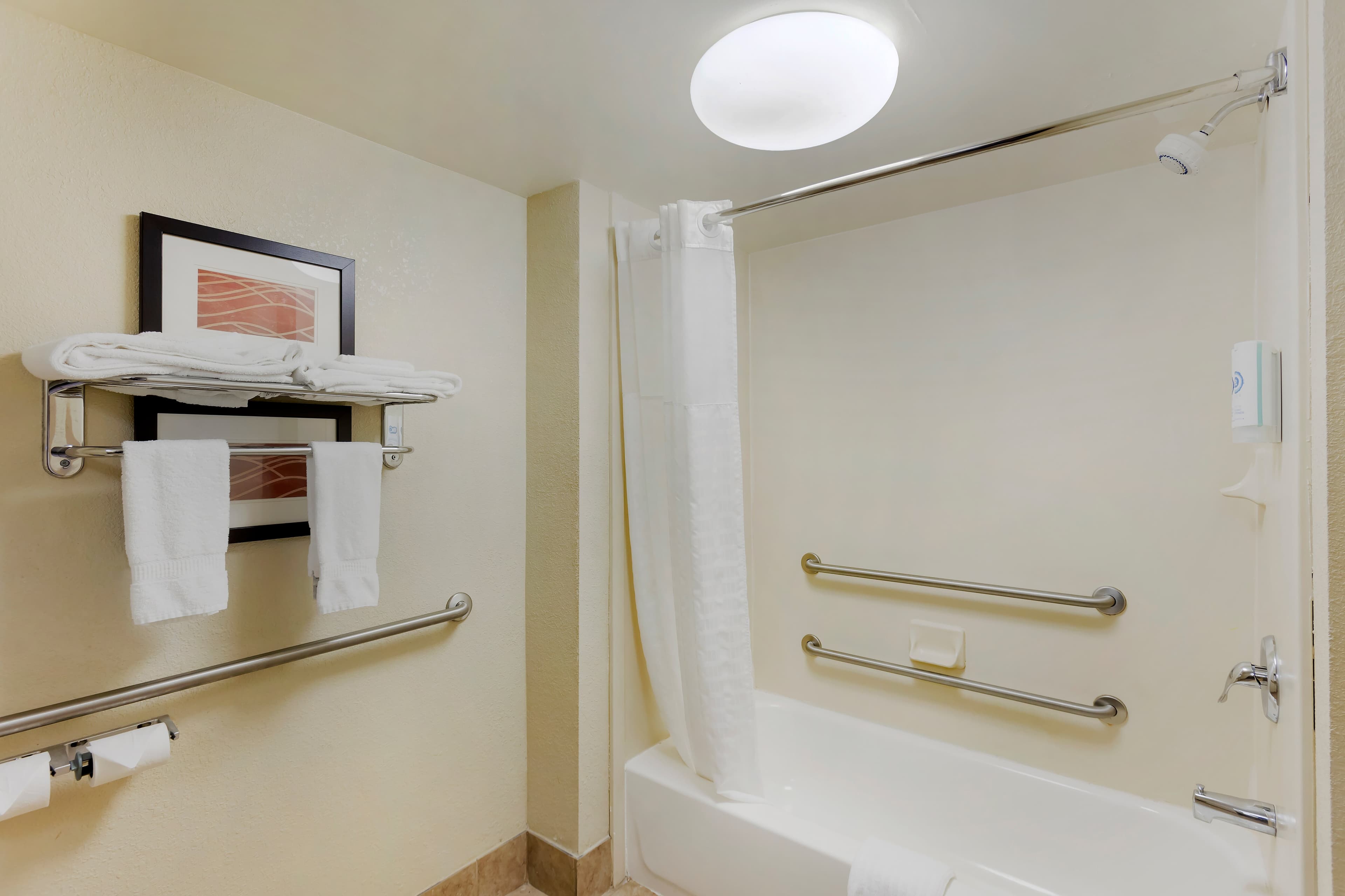 Comfort Inn & Suites Carneys Point - Pennsville — 18