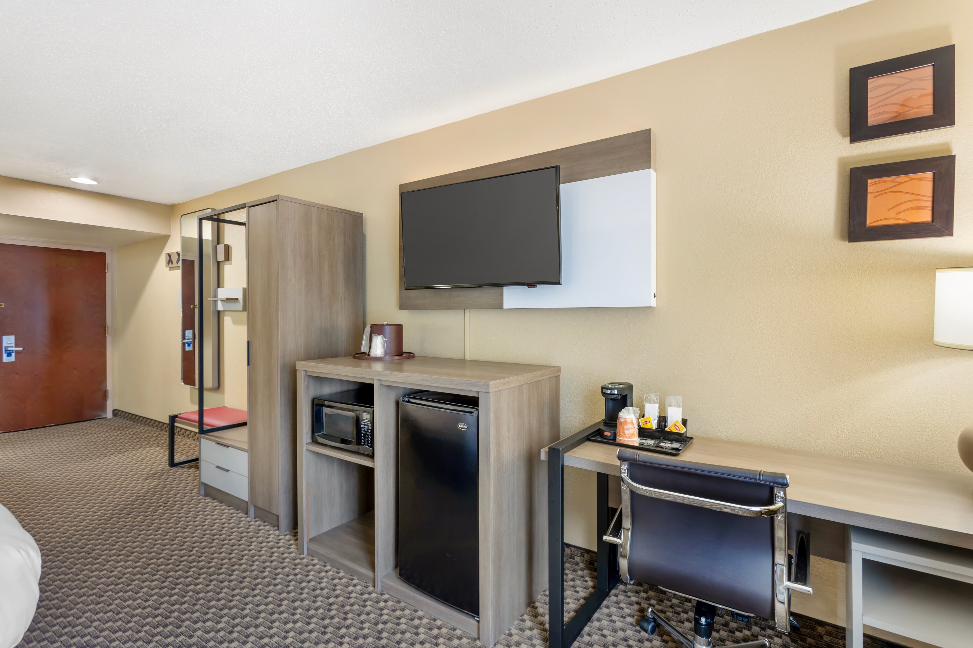 Comfort Inn & Suites Carneys Point - Pennsville — 21