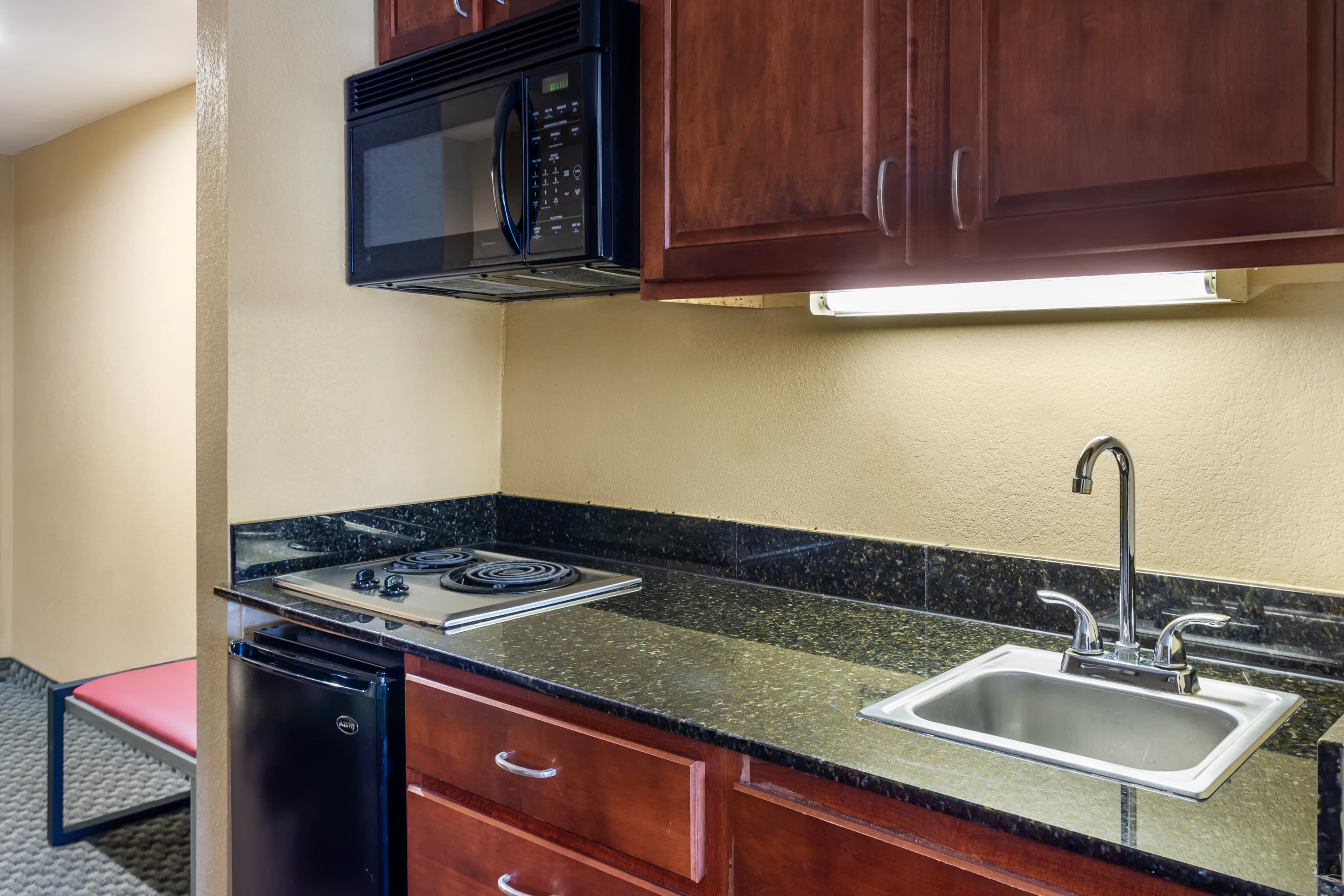 Comfort Inn & Suites Carneys Point - Pennsville - Image 3