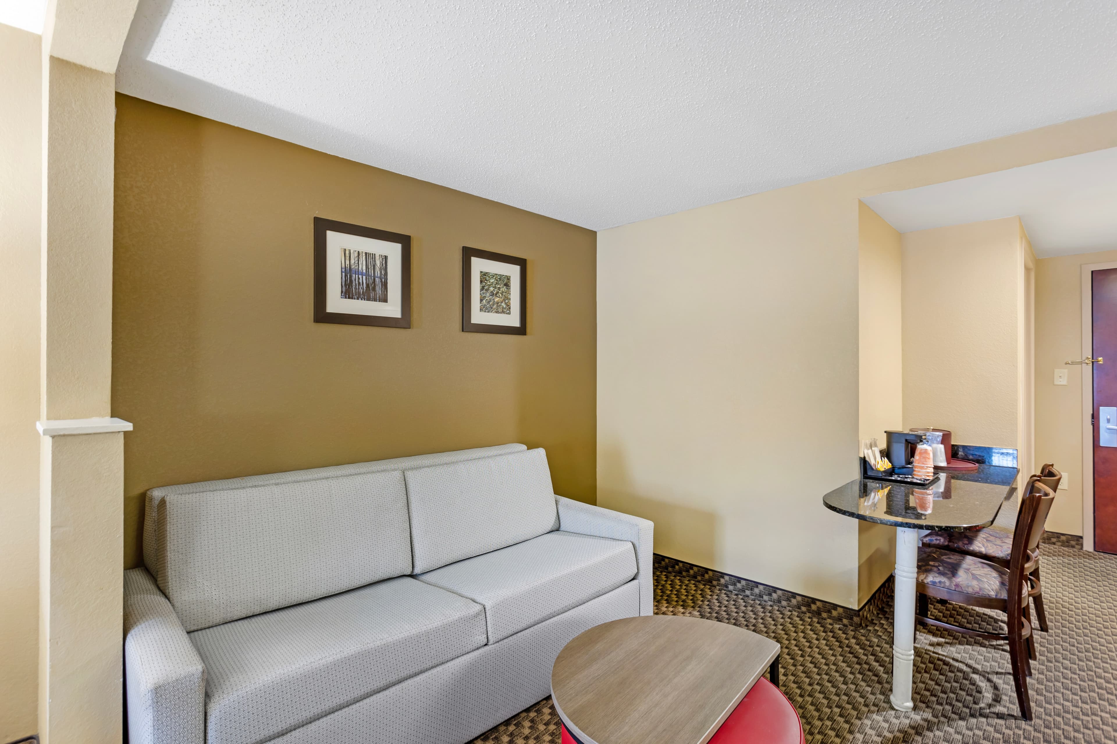 Comfort Inn & Suites Carneys Point - Pennsville - Image 5