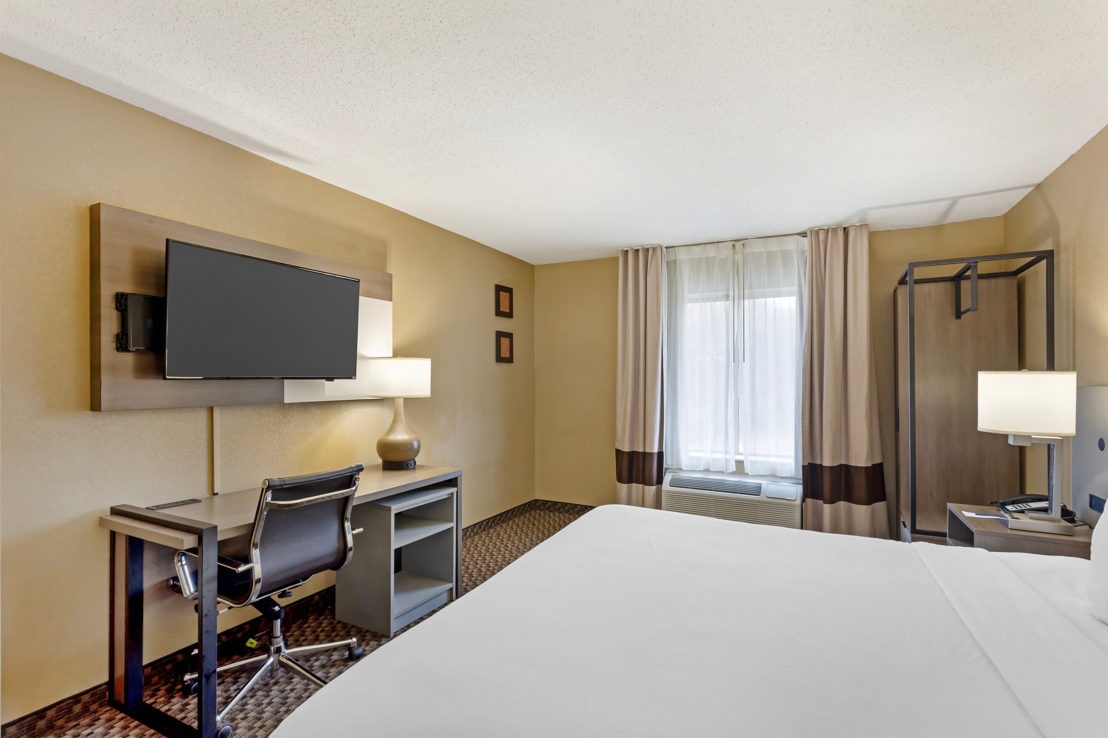 Comfort Inn & Suites Carneys Point - Pennsville — 6