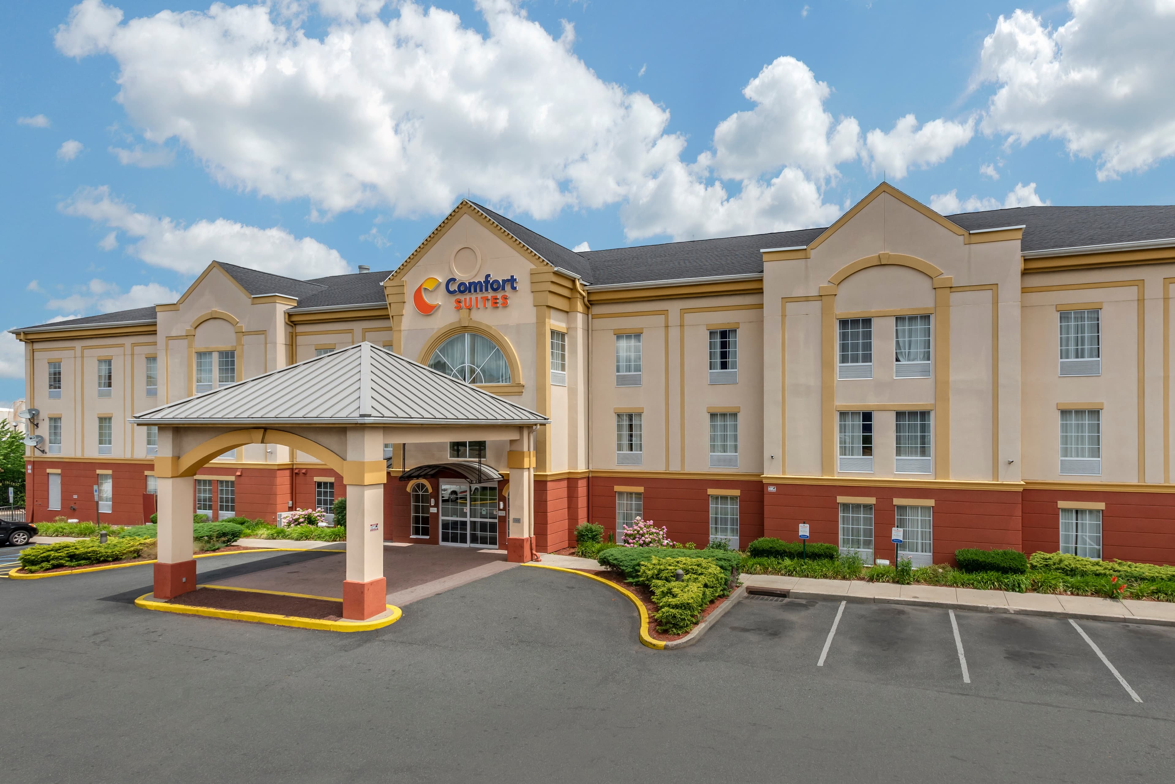 Comfort Suites Newark - Harrison - Image 1
