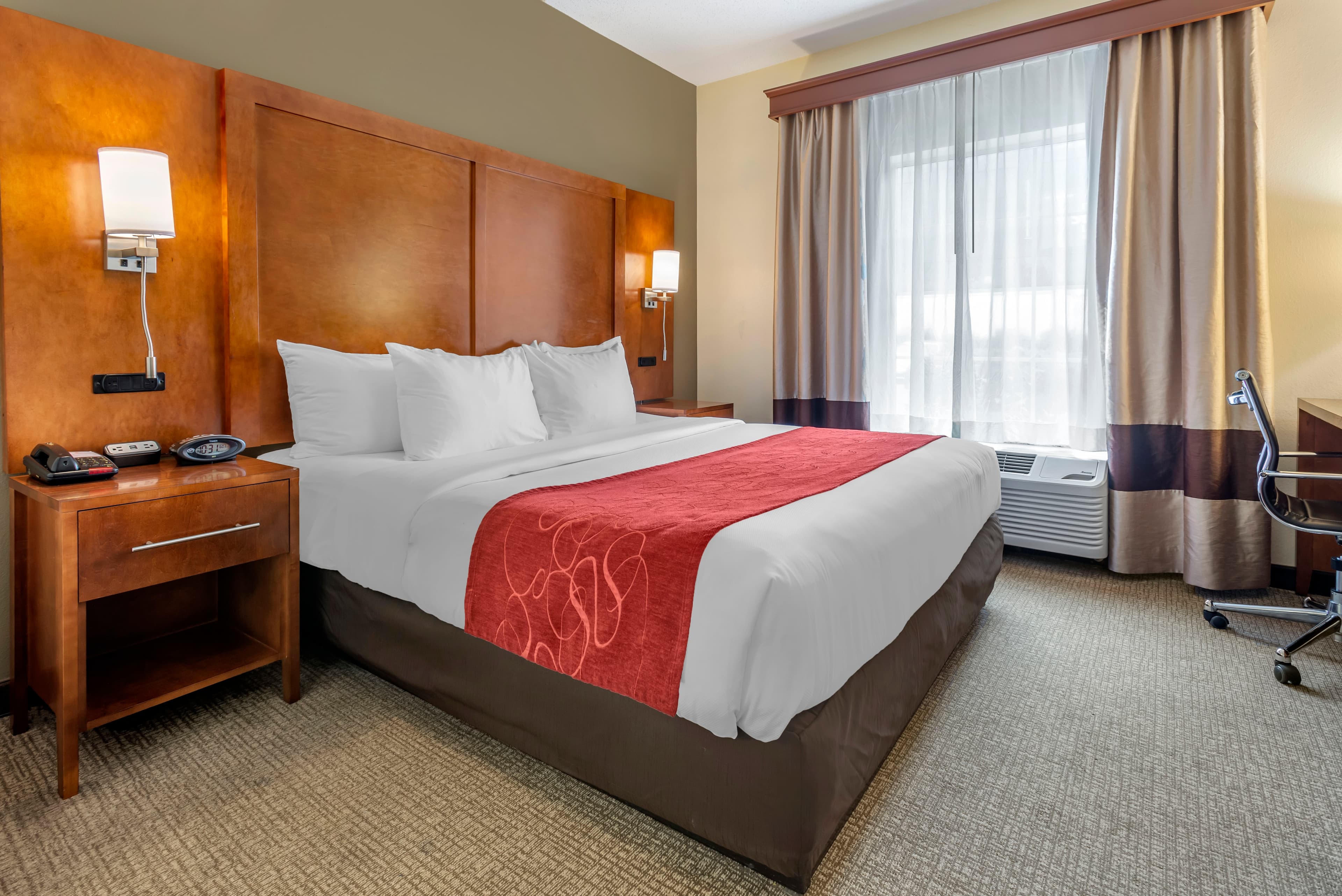 Comfort Suites Newark - Harrison - Image 2
