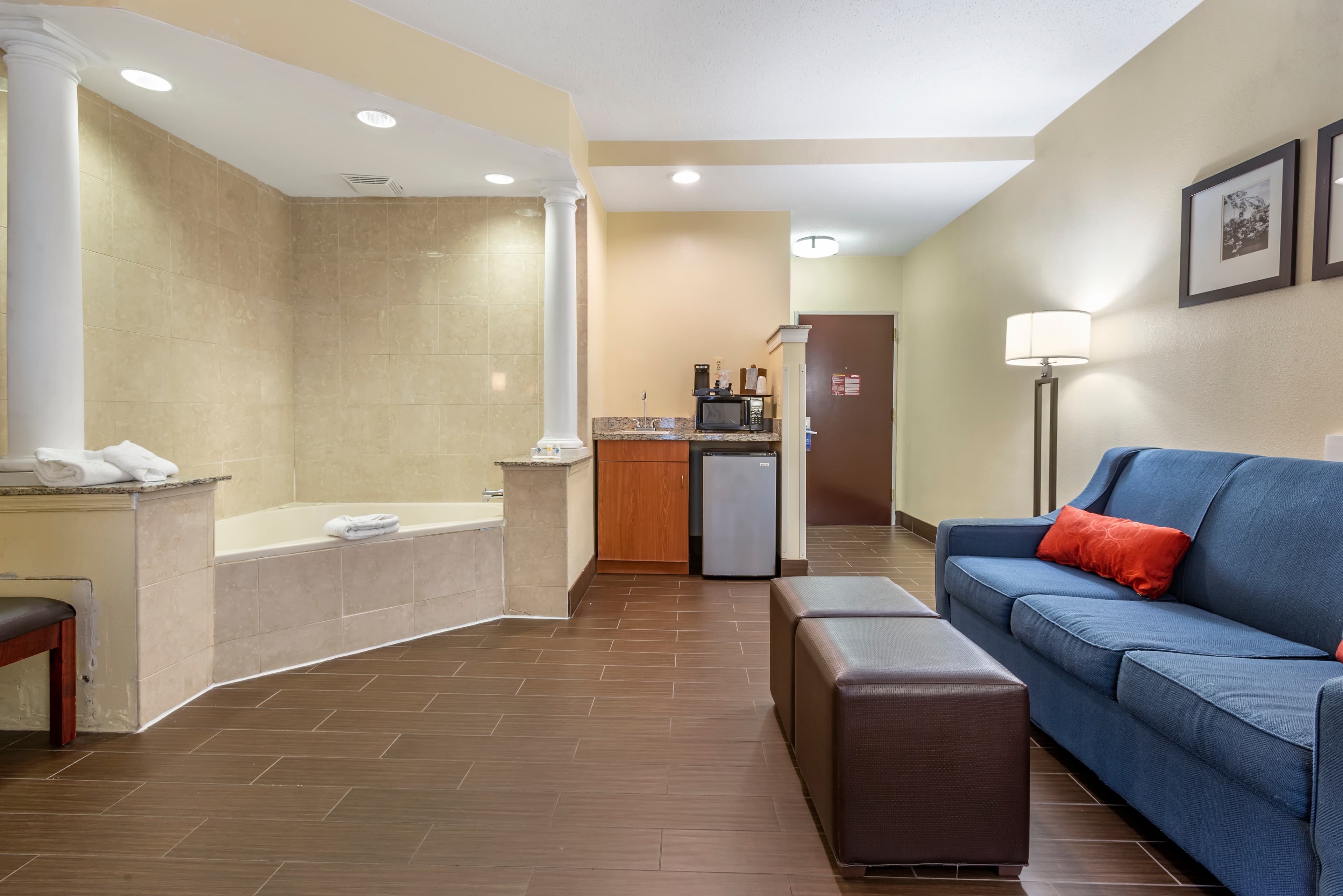Comfort Suites Newark - Harrison — 20