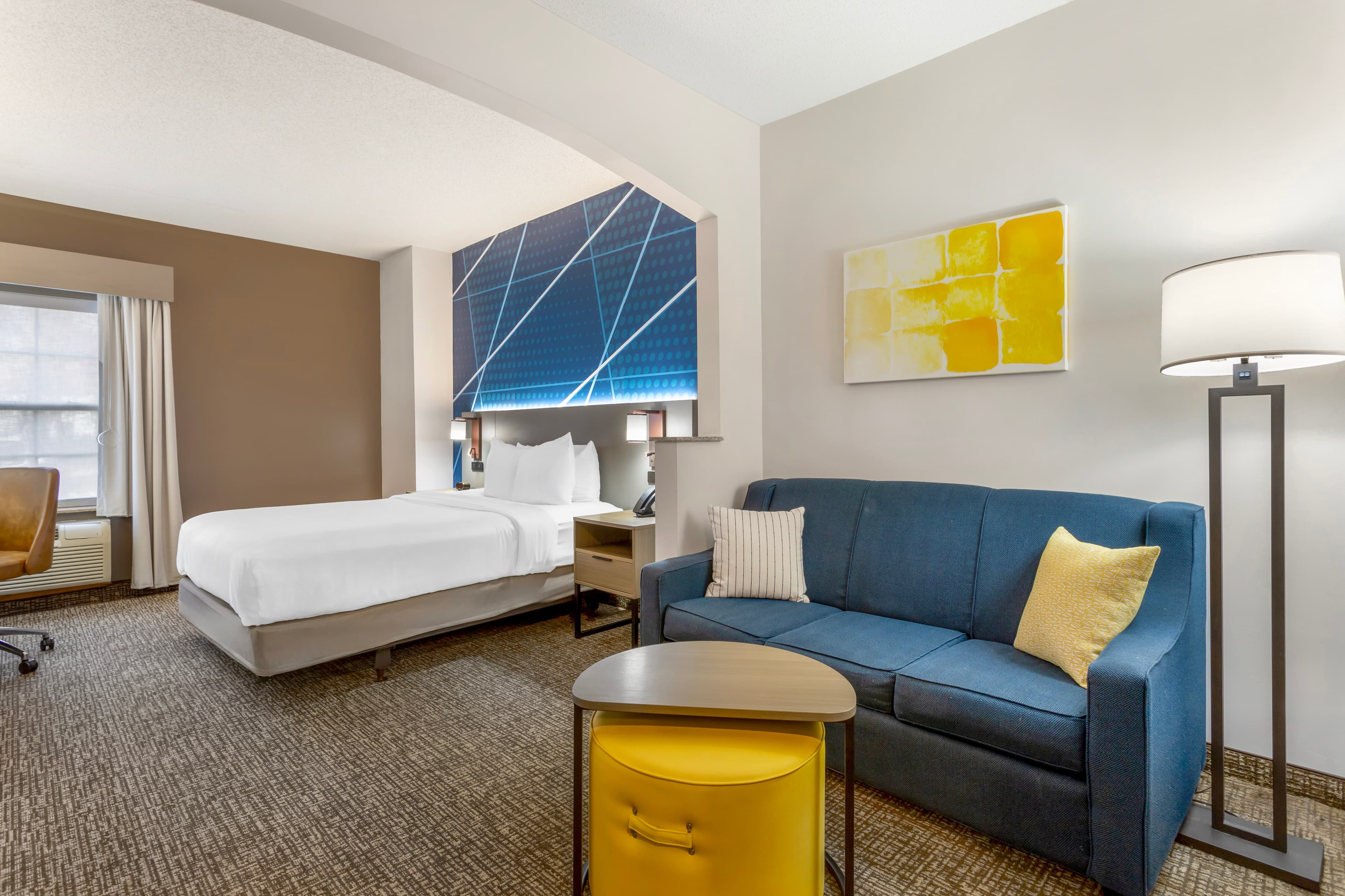 Comfort Suites East Brunswick - South River - Image 2