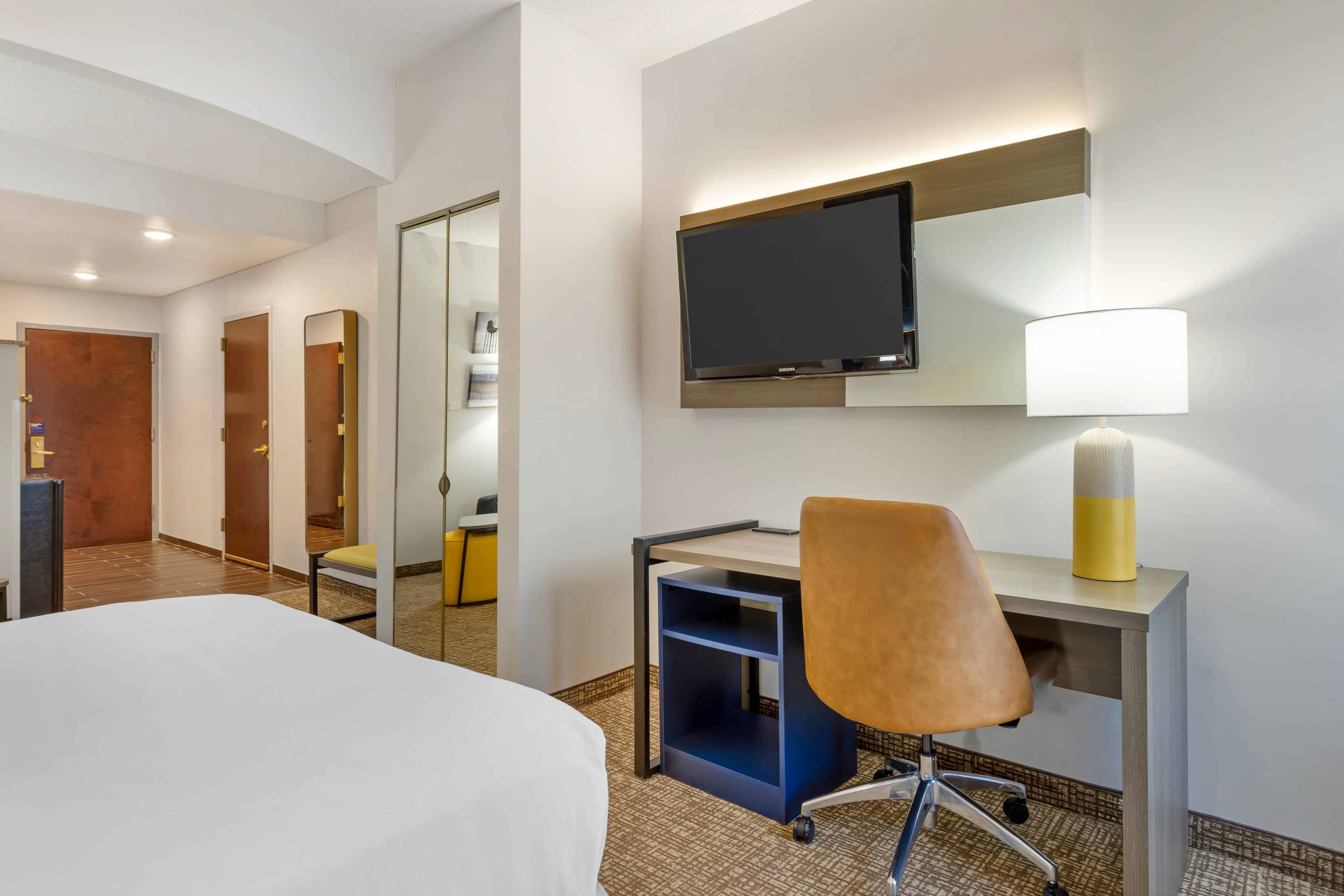Comfort Suites East Brunswick - South River - Image 4